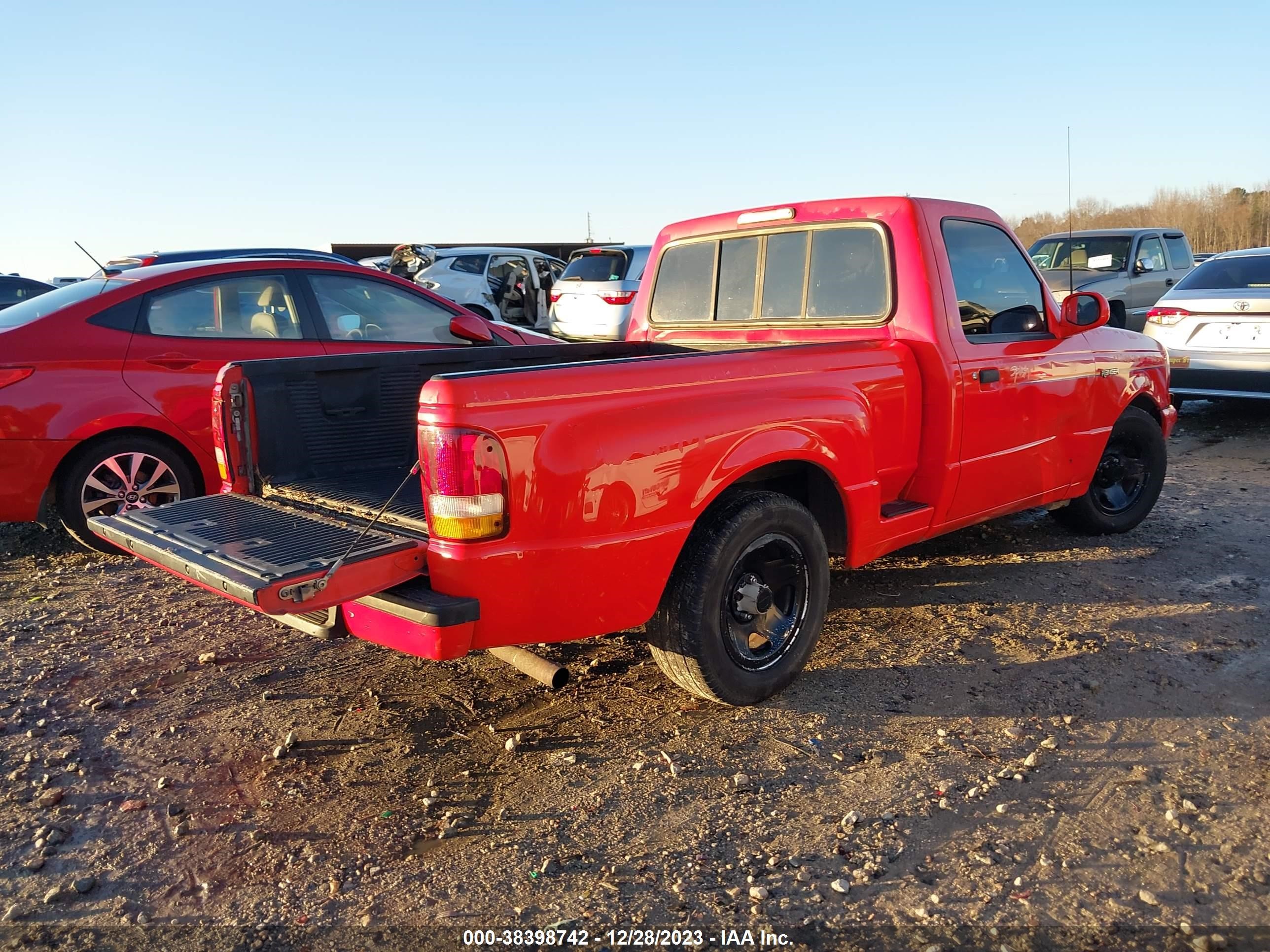 Photo 3 VIN: 1FTCR10A6RPB59322 - FORD RANGER 