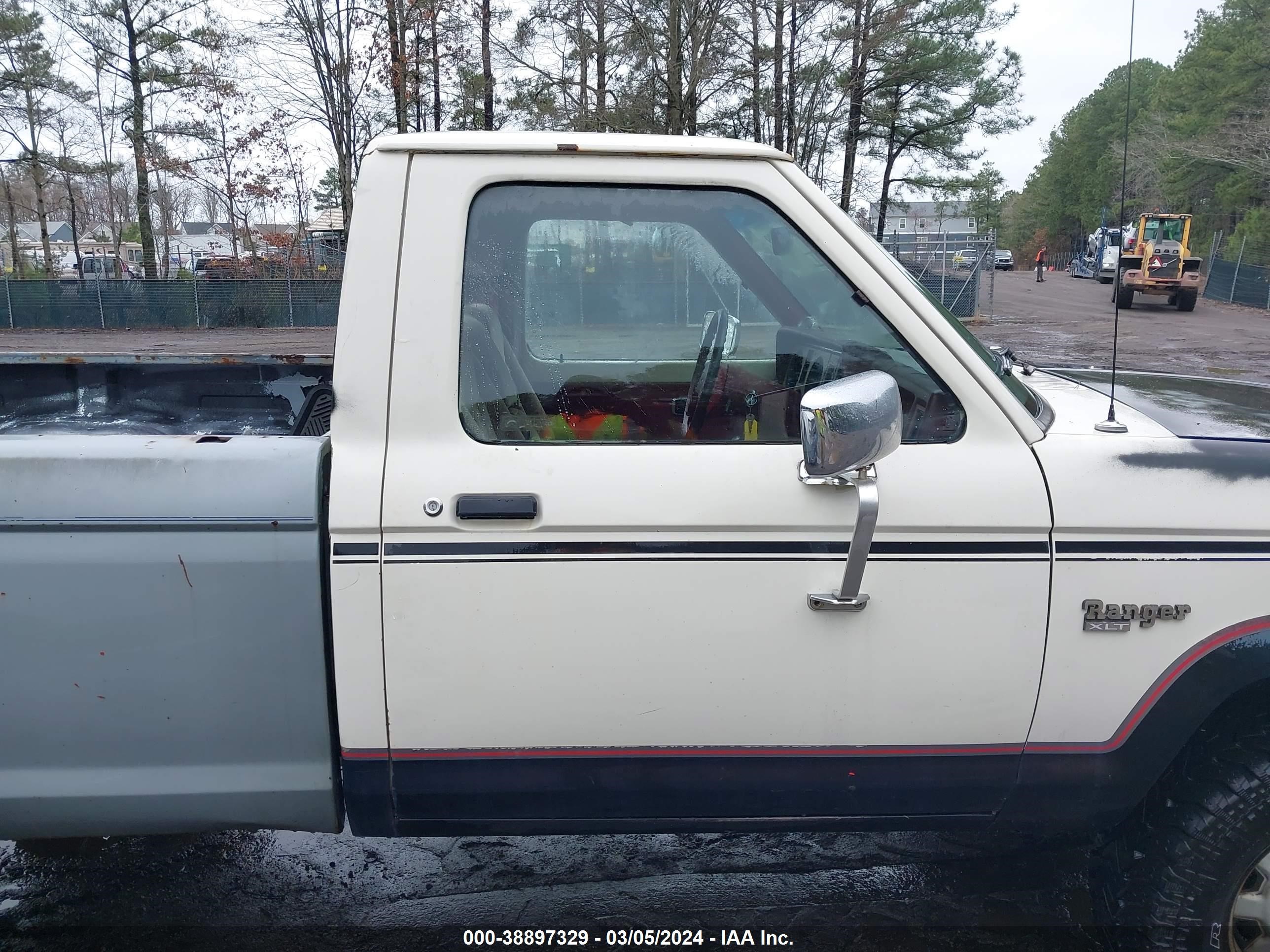 Photo 12 VIN: 1FTCR11T0JUB11739 - FORD RANGER 