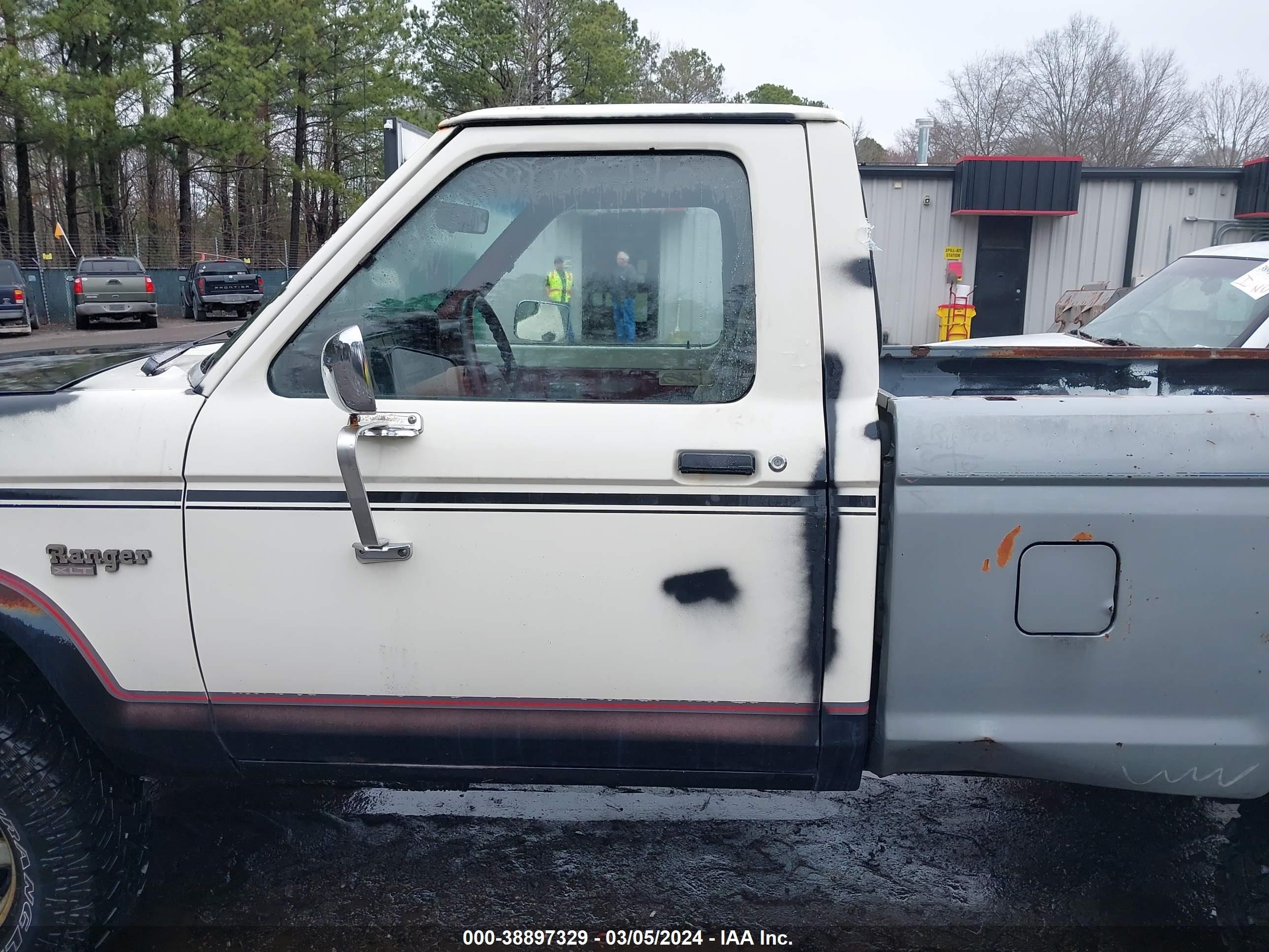 Photo 13 VIN: 1FTCR11T0JUB11739 - FORD RANGER 