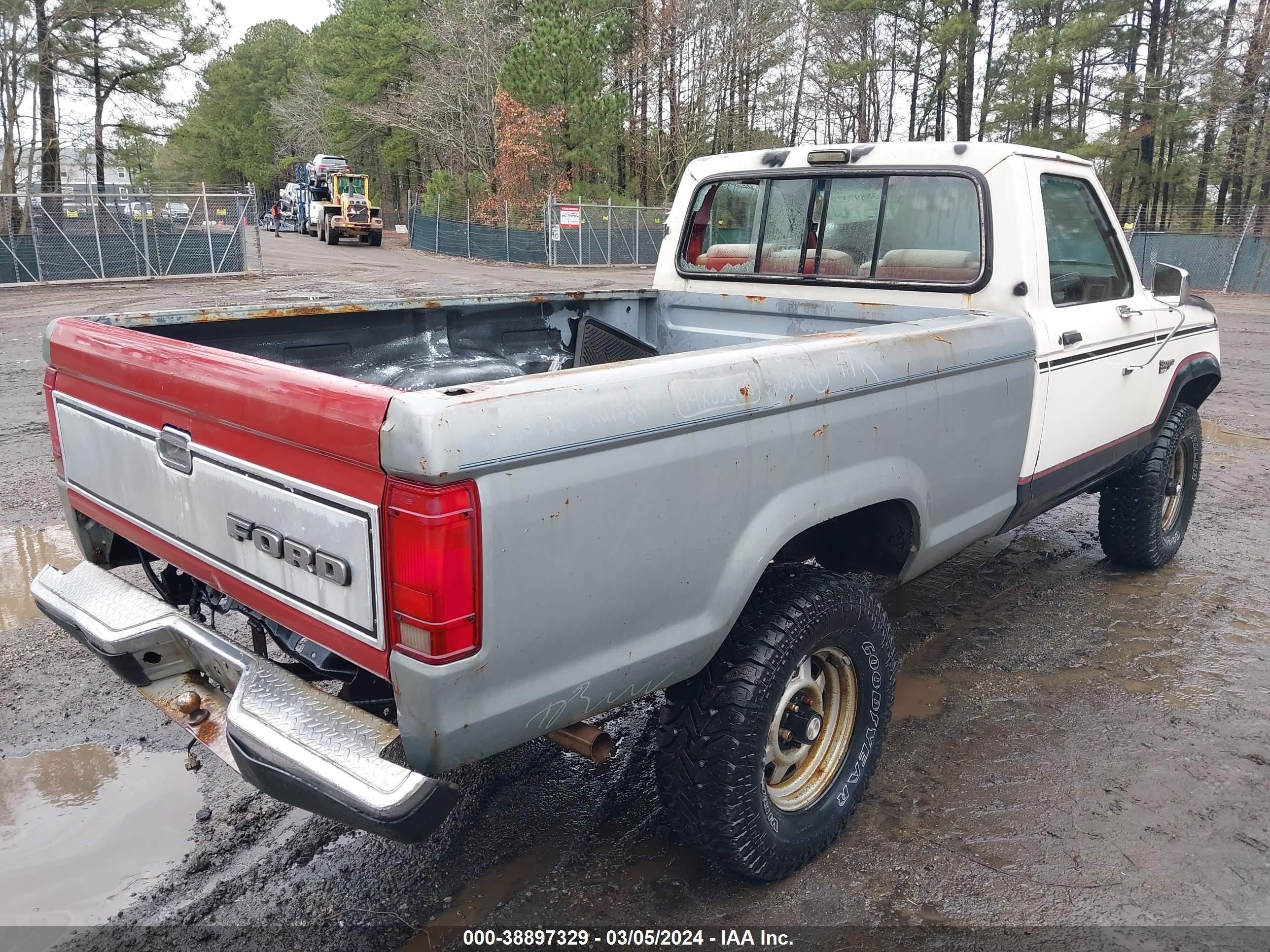 Photo 3 VIN: 1FTCR11T0JUB11739 - FORD RANGER 