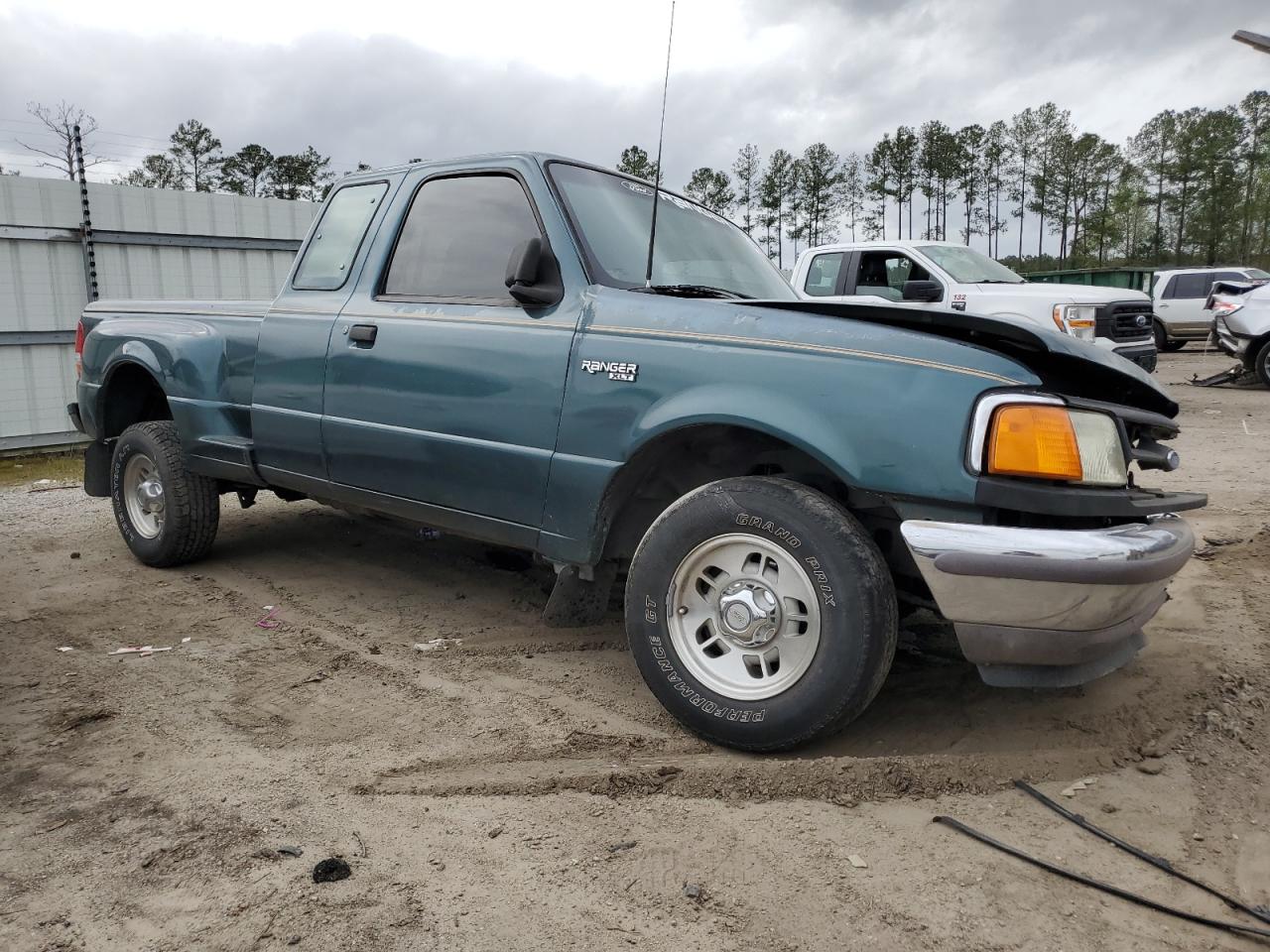 Photo 3 VIN: 1FTCR14A3TPB08135 - FORD RANGER 