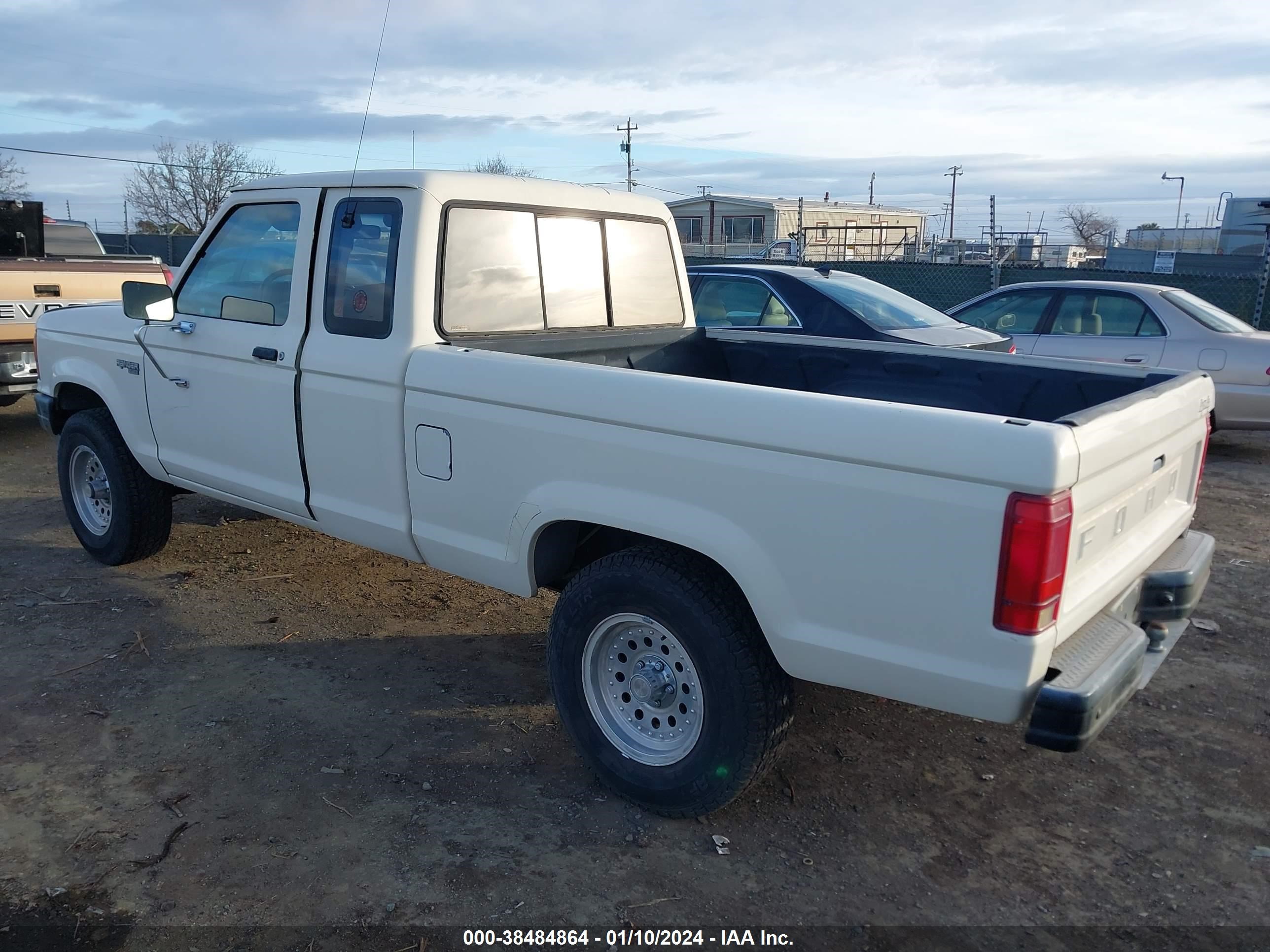 Photo 2 VIN: 1FTCR15TXKPA23470 - FORD RANGER 