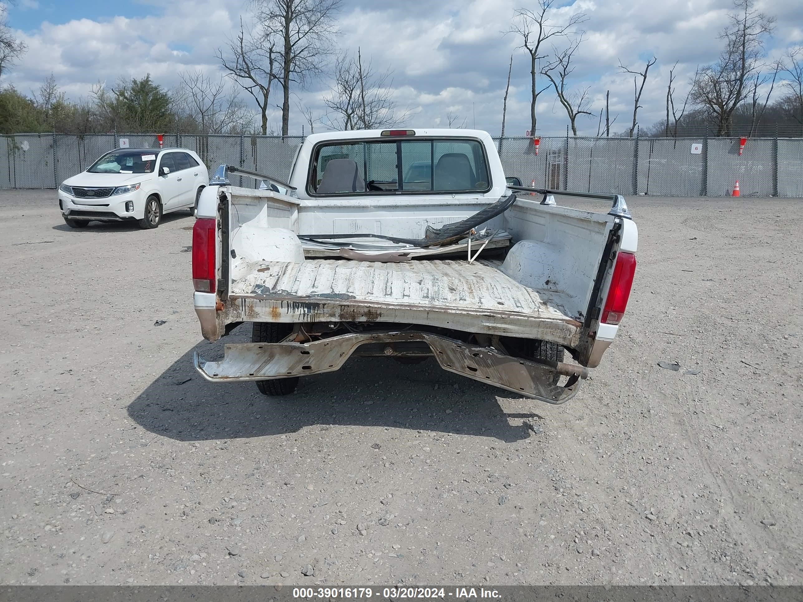 Photo 5 VIN: 1FTEF15N6TNA16838 - FORD F-150 