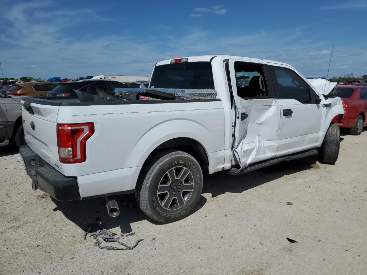 Photo 2 VIN: 1FTEW1C83FKD56807 - FORD F-150 