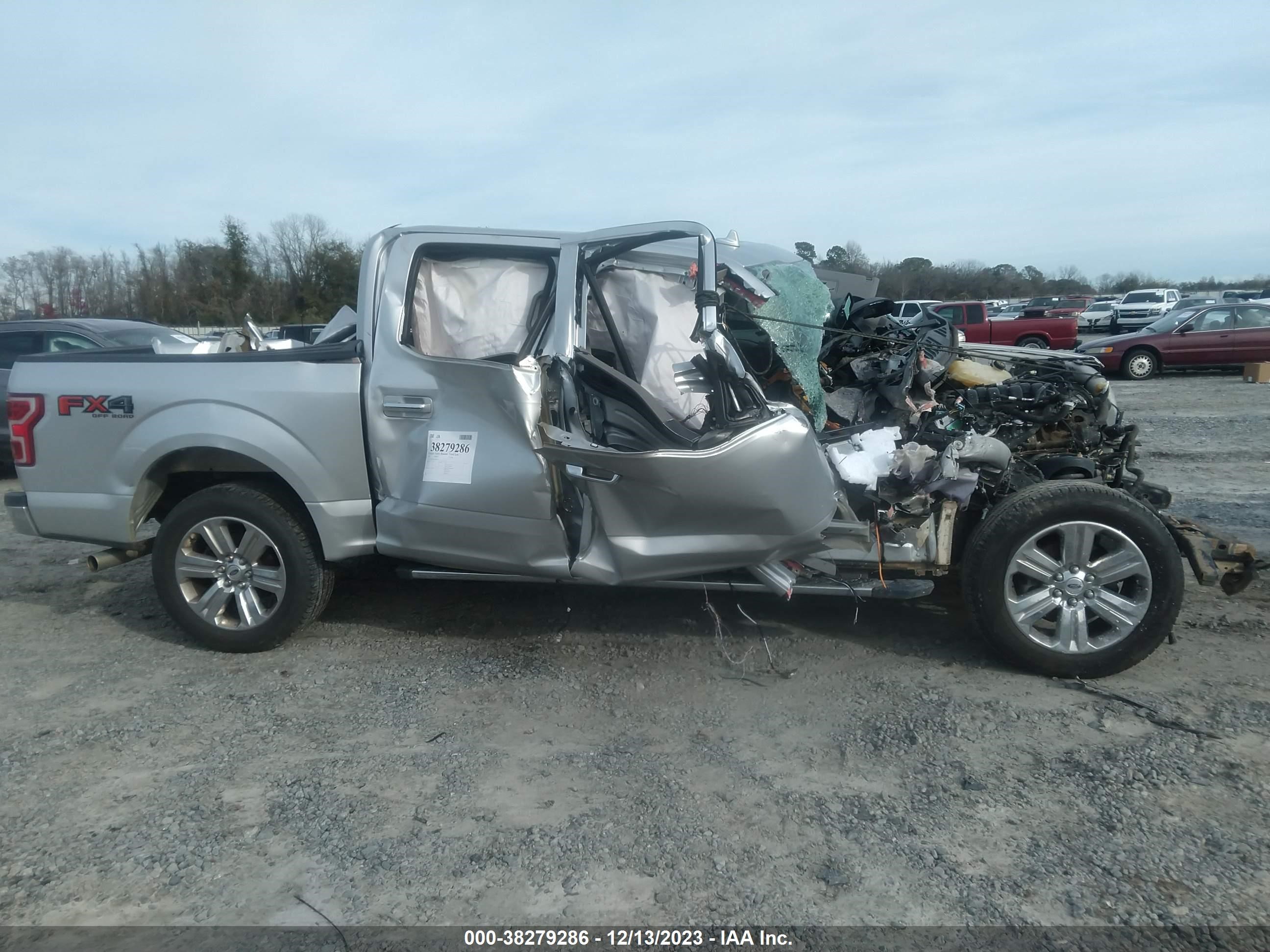 Photo 12 VIN: 1FTEW1E56JFB01430 - FORD F-150 