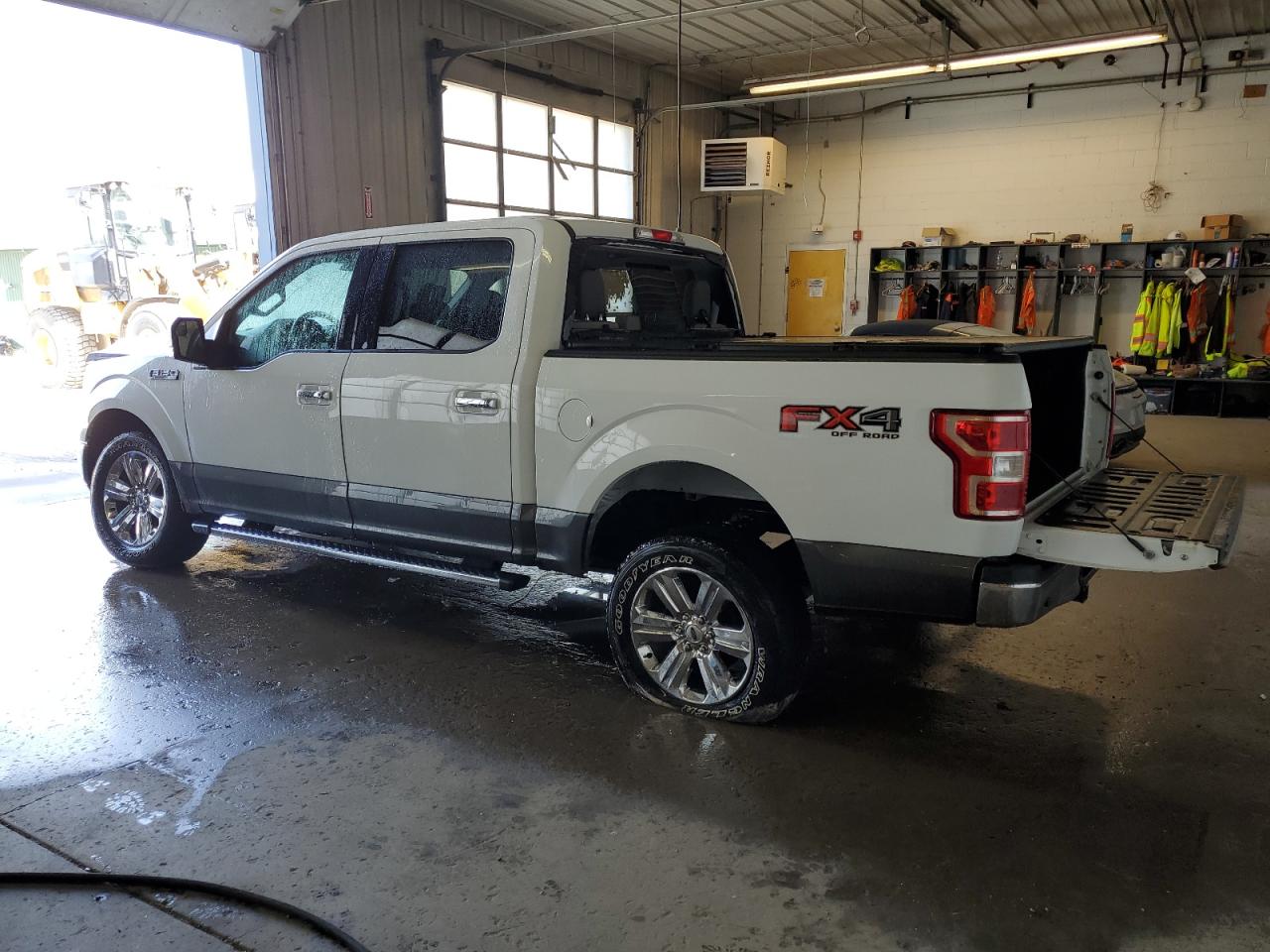 Photo 1 VIN: 1FTEW1EP7JFB78518 - FORD F-150 