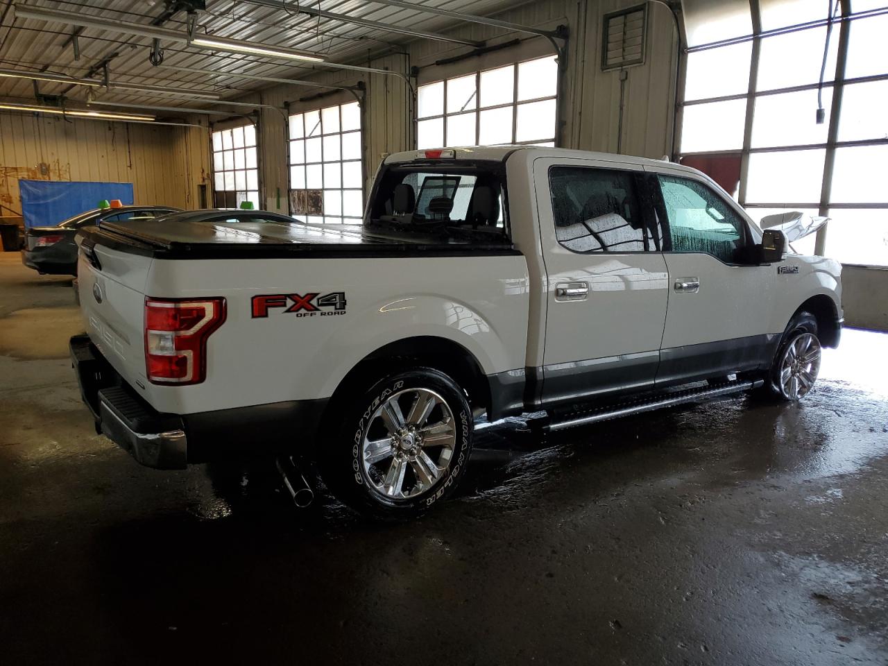 Photo 2 VIN: 1FTEW1EP7JFB78518 - FORD F-150 