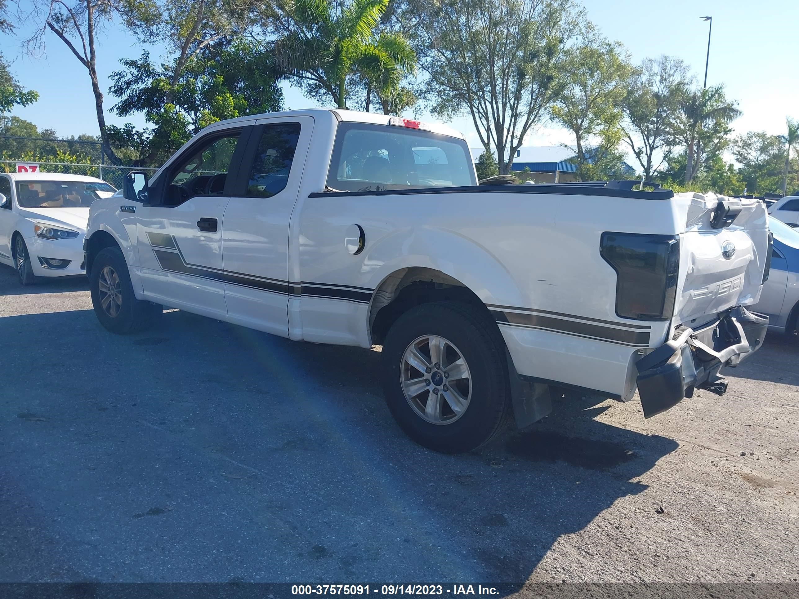 Photo 2 VIN: 1FTEX1CB3JKF06061 - FORD F-150 