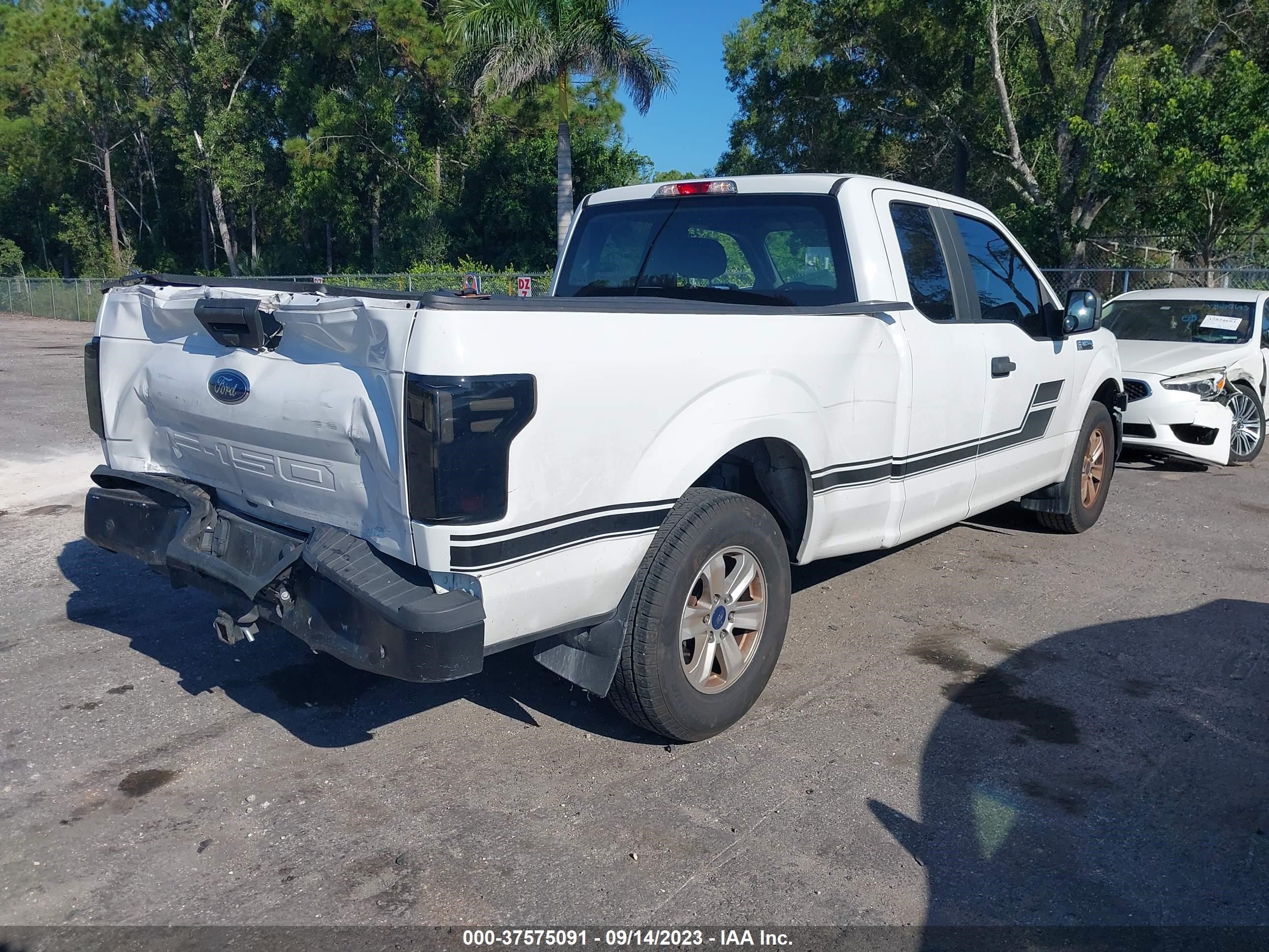 Photo 3 VIN: 1FTEX1CB3JKF06061 - FORD F-150 