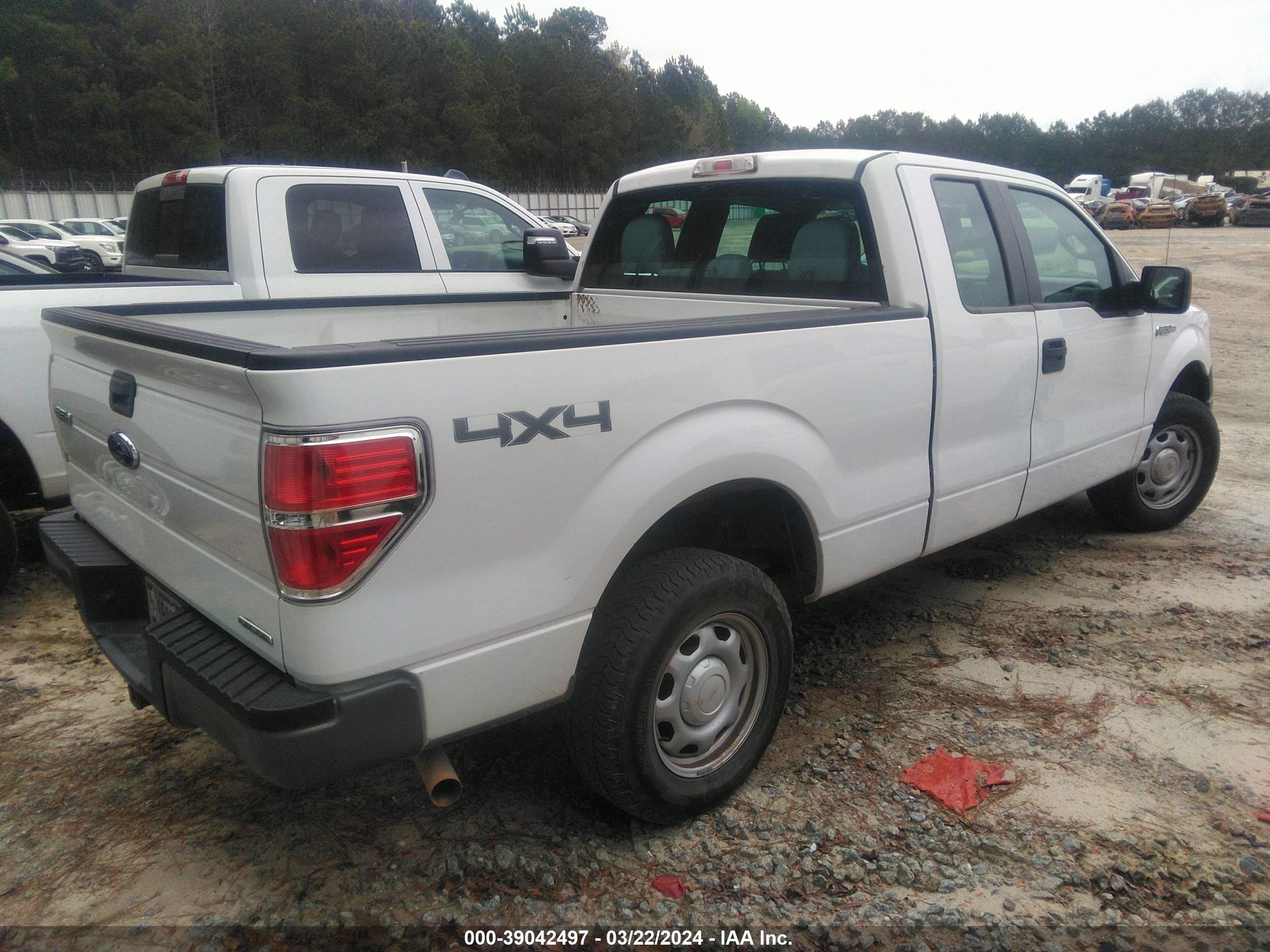 Photo 3 VIN: 1FTEX1EM8EFB87138 - FORD F-150 