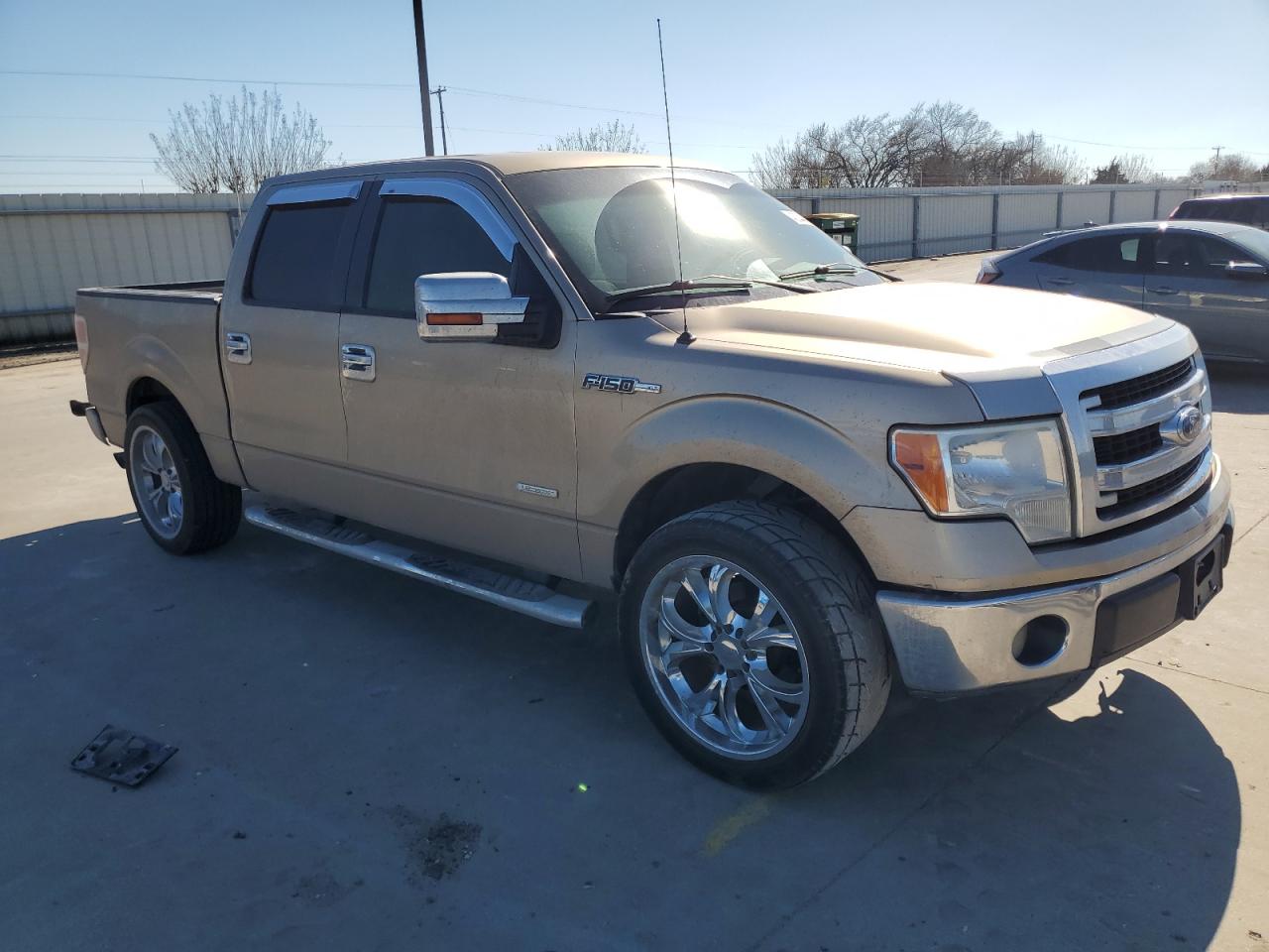 Photo 3 VIN: 1FTFW1CT7CFC55606 - FORD F-150 