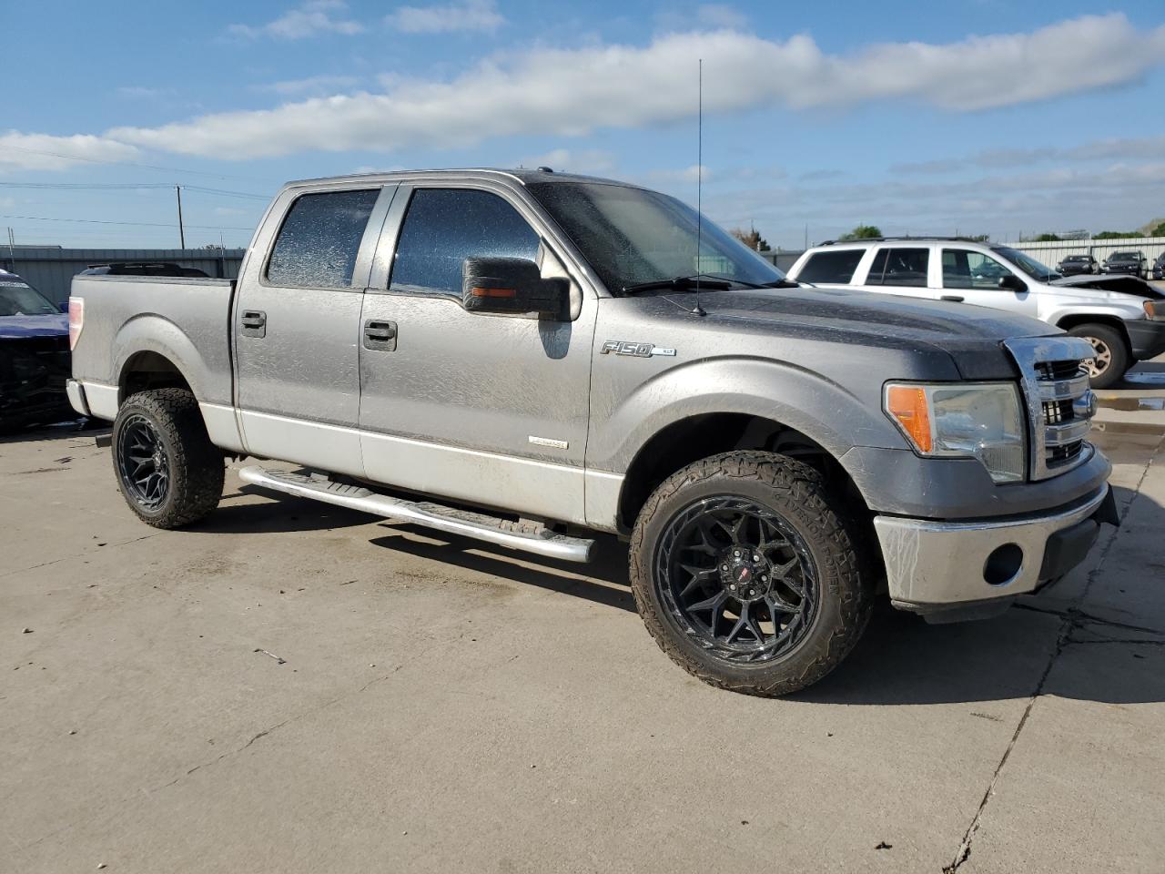 Photo 3 VIN: 1FTFW1CT8DFD25650 - FORD F-150 