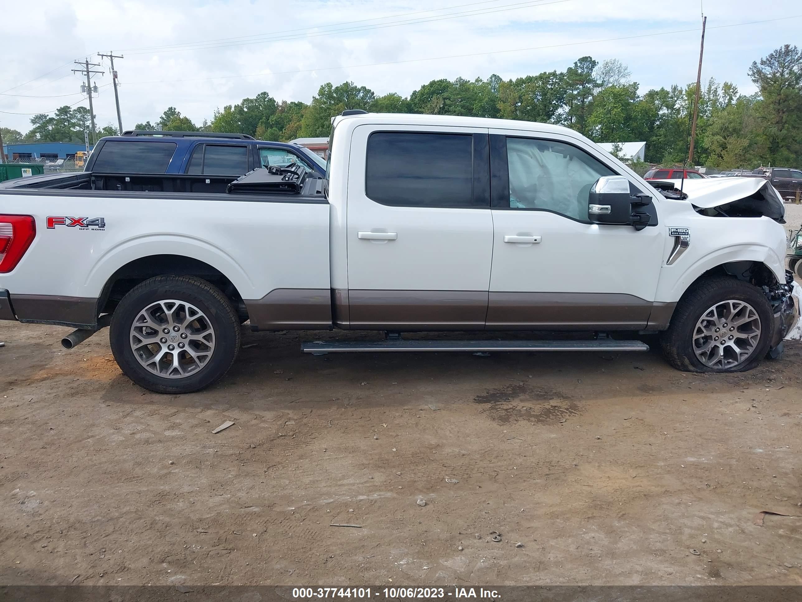 Photo 12 VIN: 1FTFW1E50PFB42147 - FORD F-150 