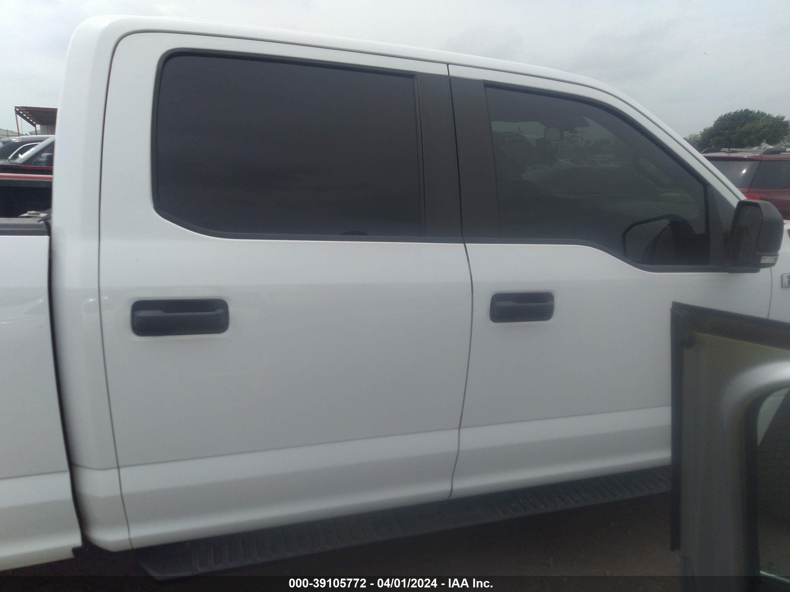 Photo 12 VIN: 1FTFW1E56JFD18710 - FORD F-150 