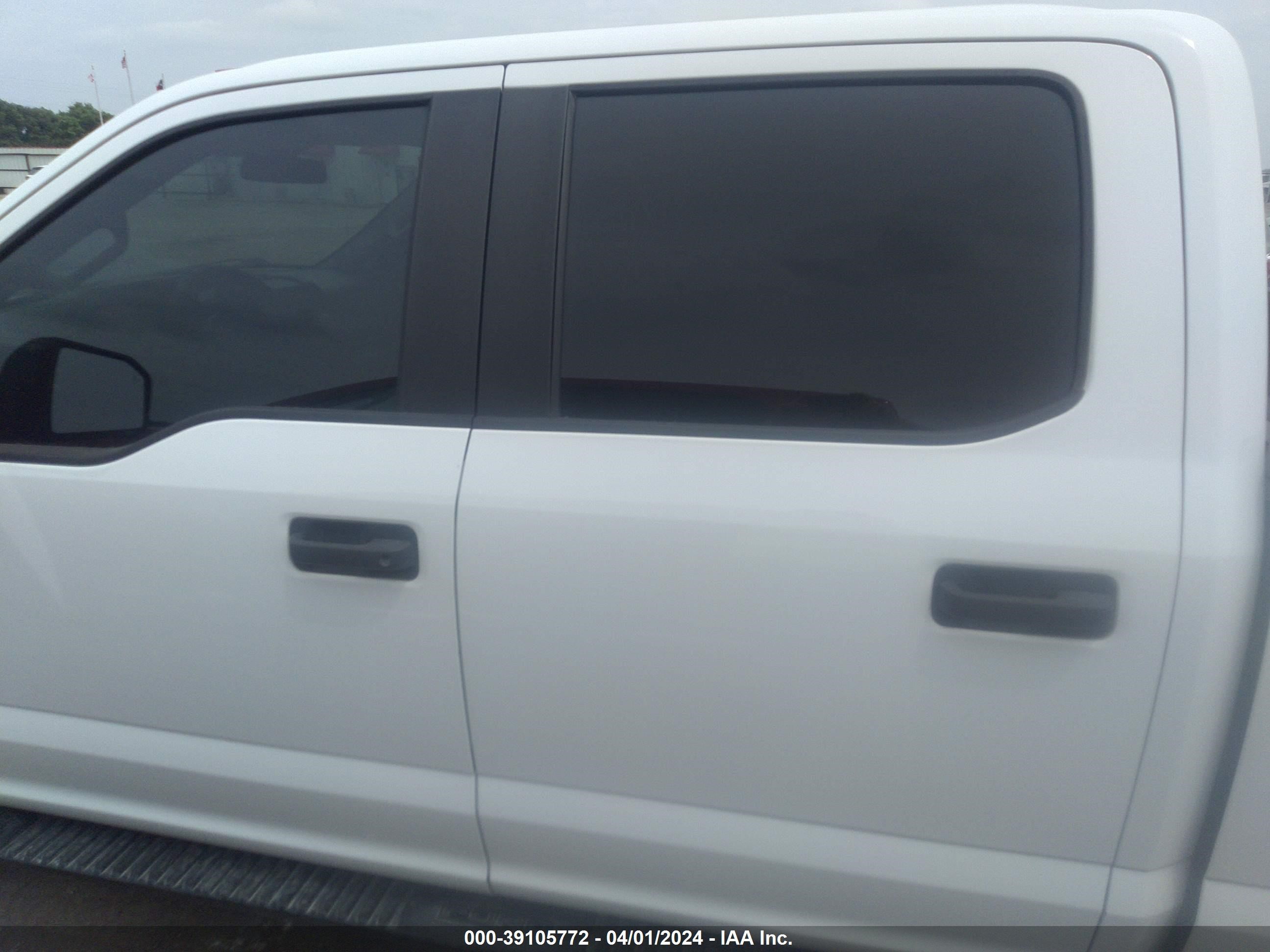 Photo 13 VIN: 1FTFW1E56JFD18710 - FORD F-150 