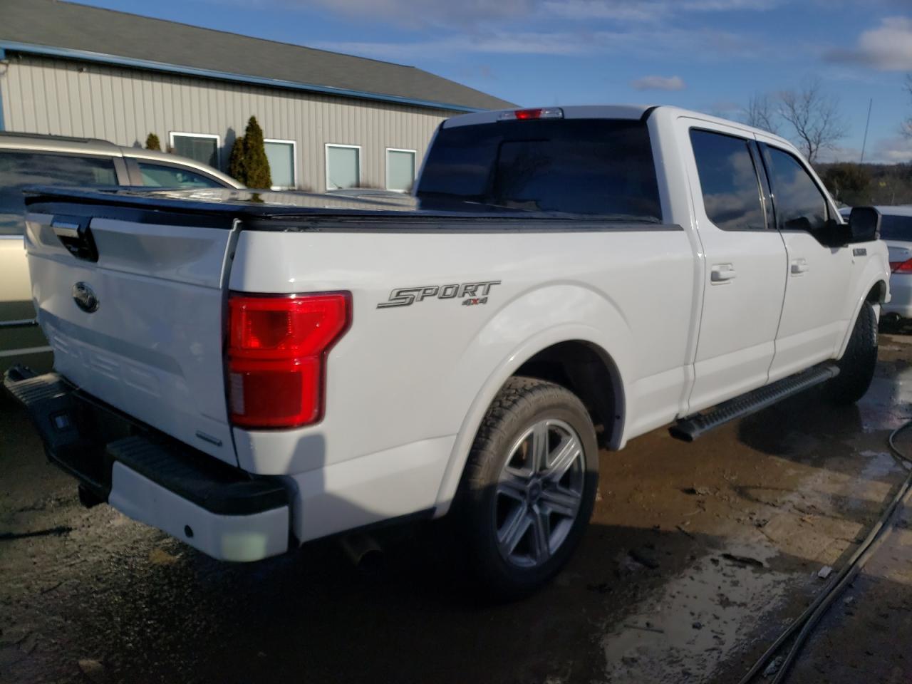 Photo 2 VIN: 1FTFW1E5XJFD68798 - FORD F-150 