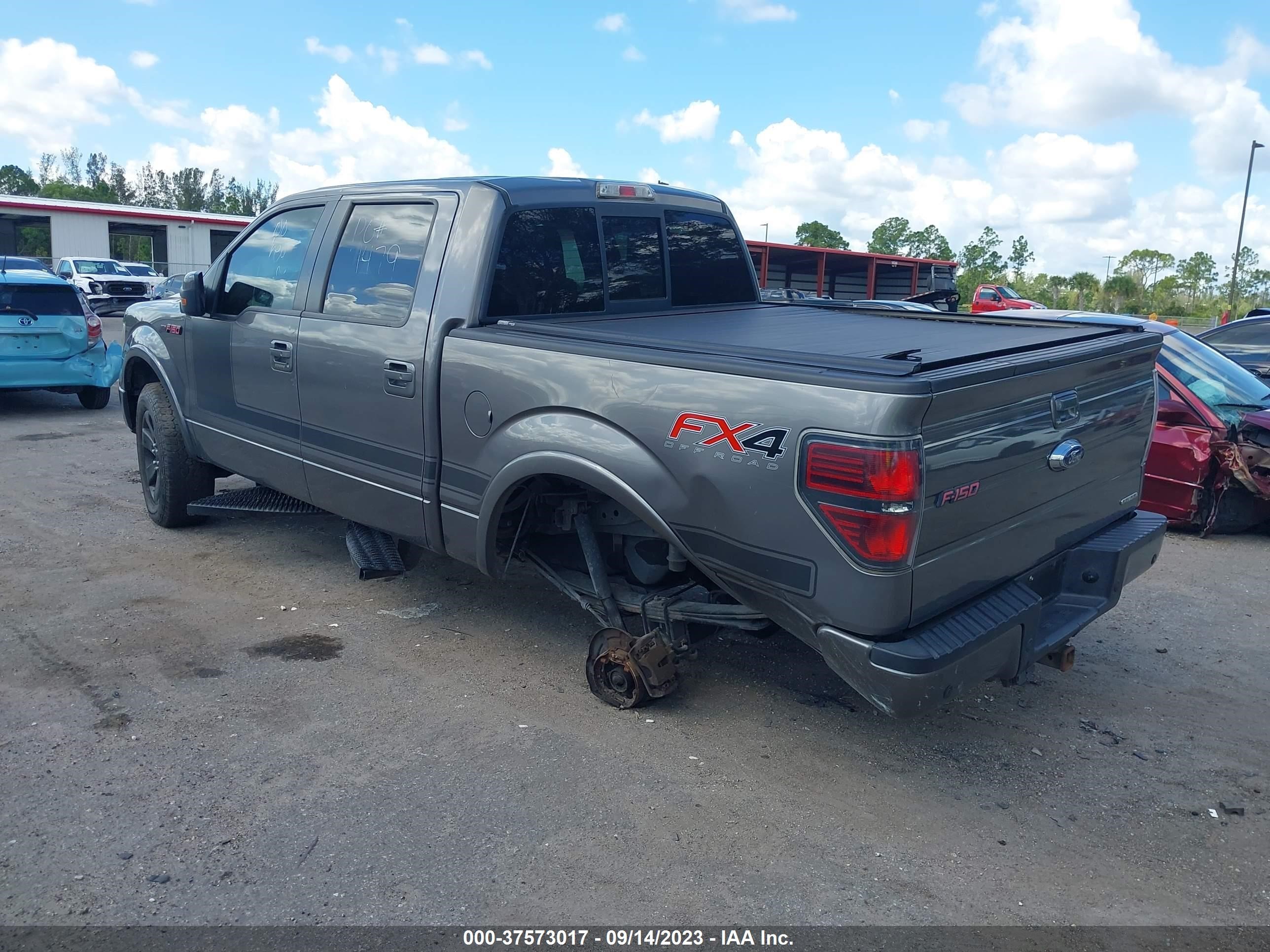 Photo 2 VIN: 1FTFW1EF8DFB60402 - FORD F-150 