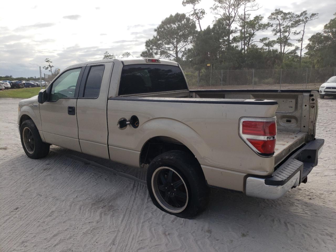 Photo 1 VIN: 1FTFX1CV4AFB10082 - FORD F-150 