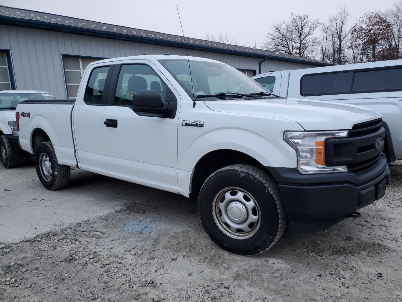 Photo 3 VIN: 1FTFX1EG6JFC56126 - FORD F-150 