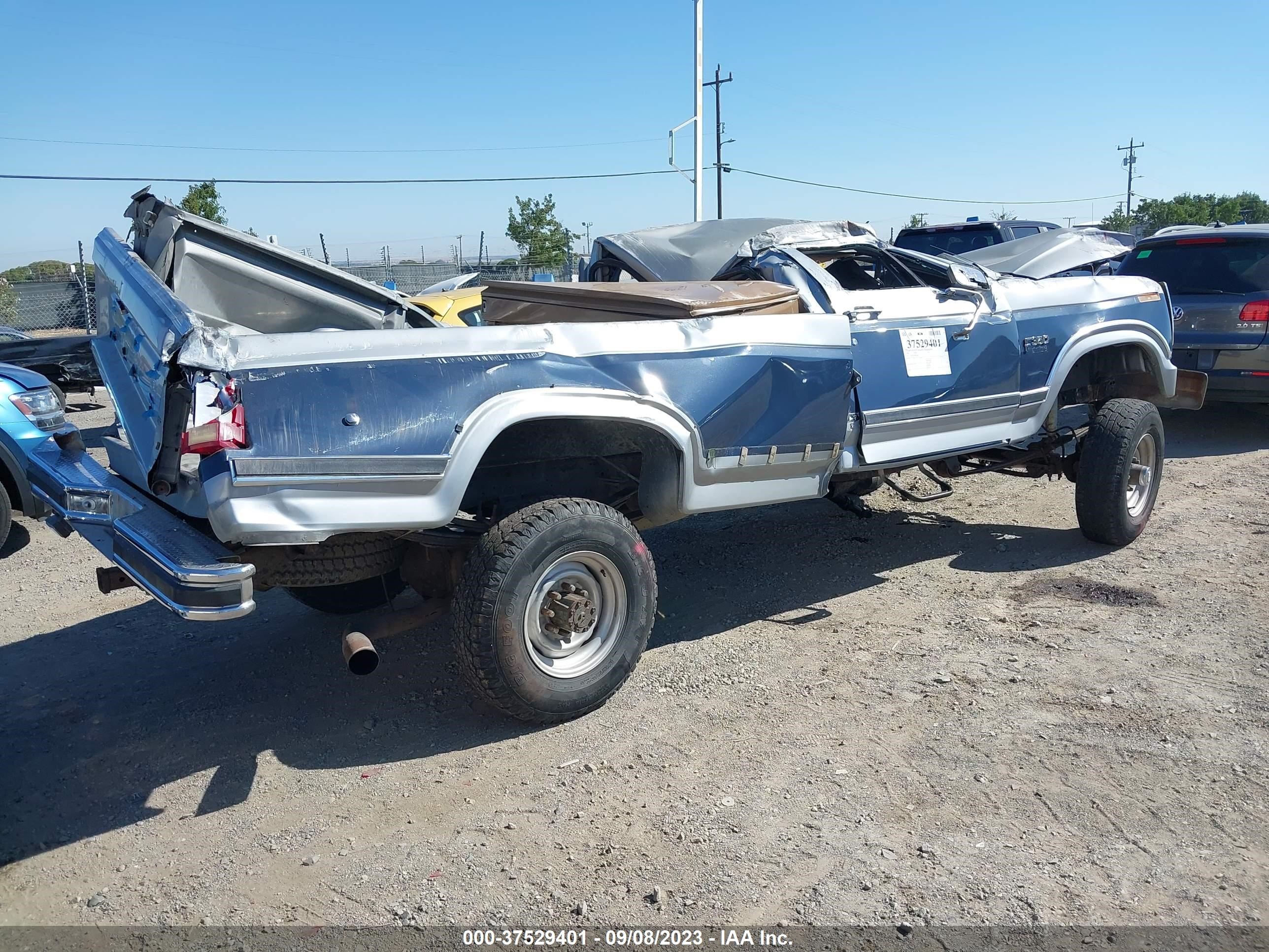 Photo 3 VIN: 1FTHF3619GPB45249 - FORD F350 