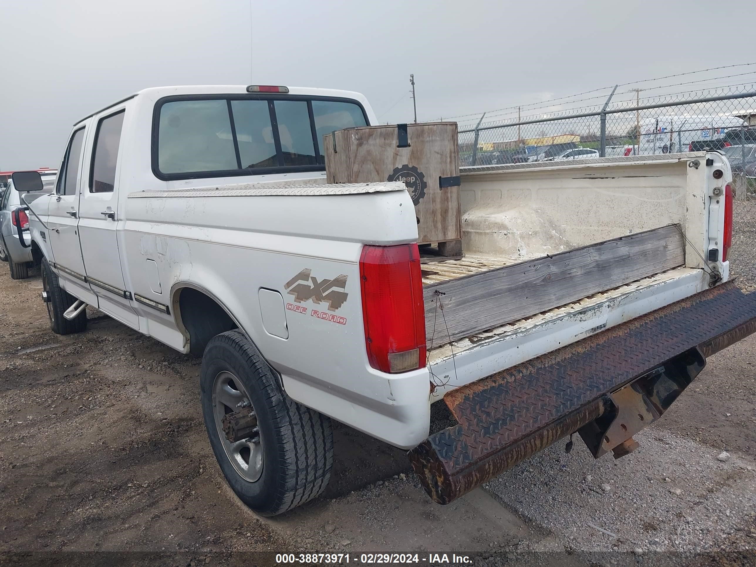 Photo 2 VIN: 1FTHW26F9VEC15282 - FORD F250 