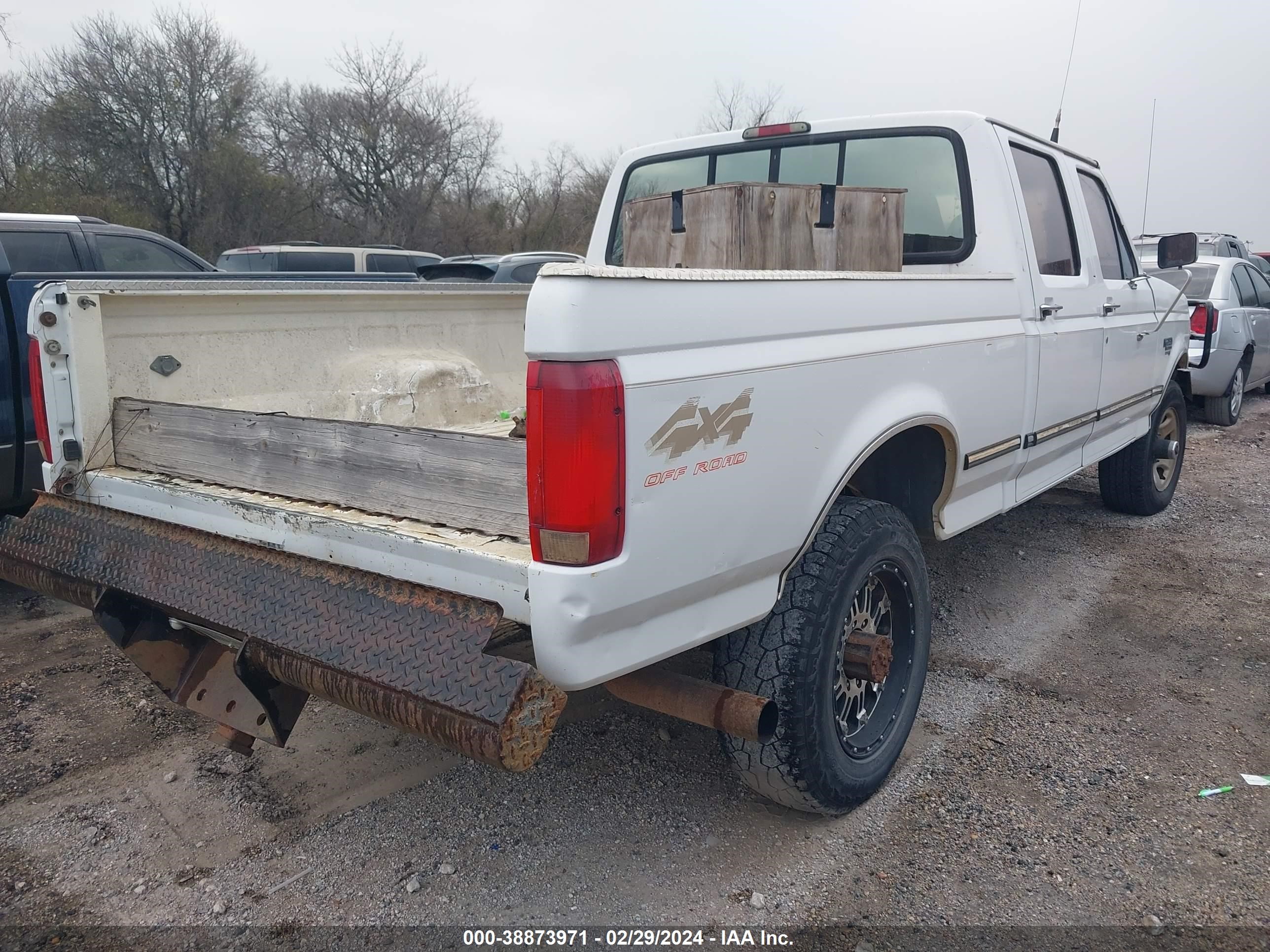 Photo 3 VIN: 1FTHW26F9VEC15282 - FORD F250 