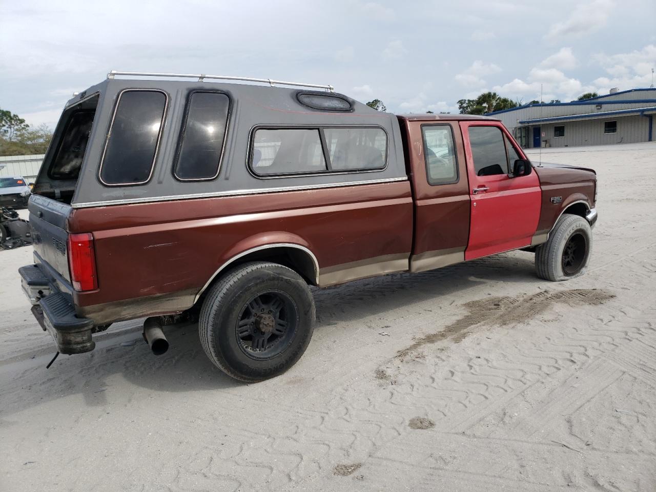 Photo 2 VIN: 1FTHX25K7RKB78686 - FORD F250 