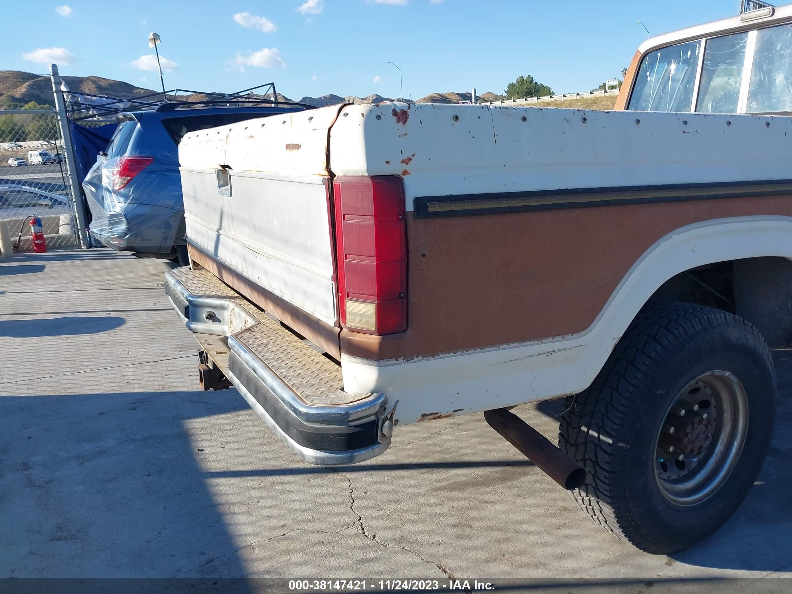 Photo 5 VIN: 1FTHX2613FKA39463 - FORD F250 