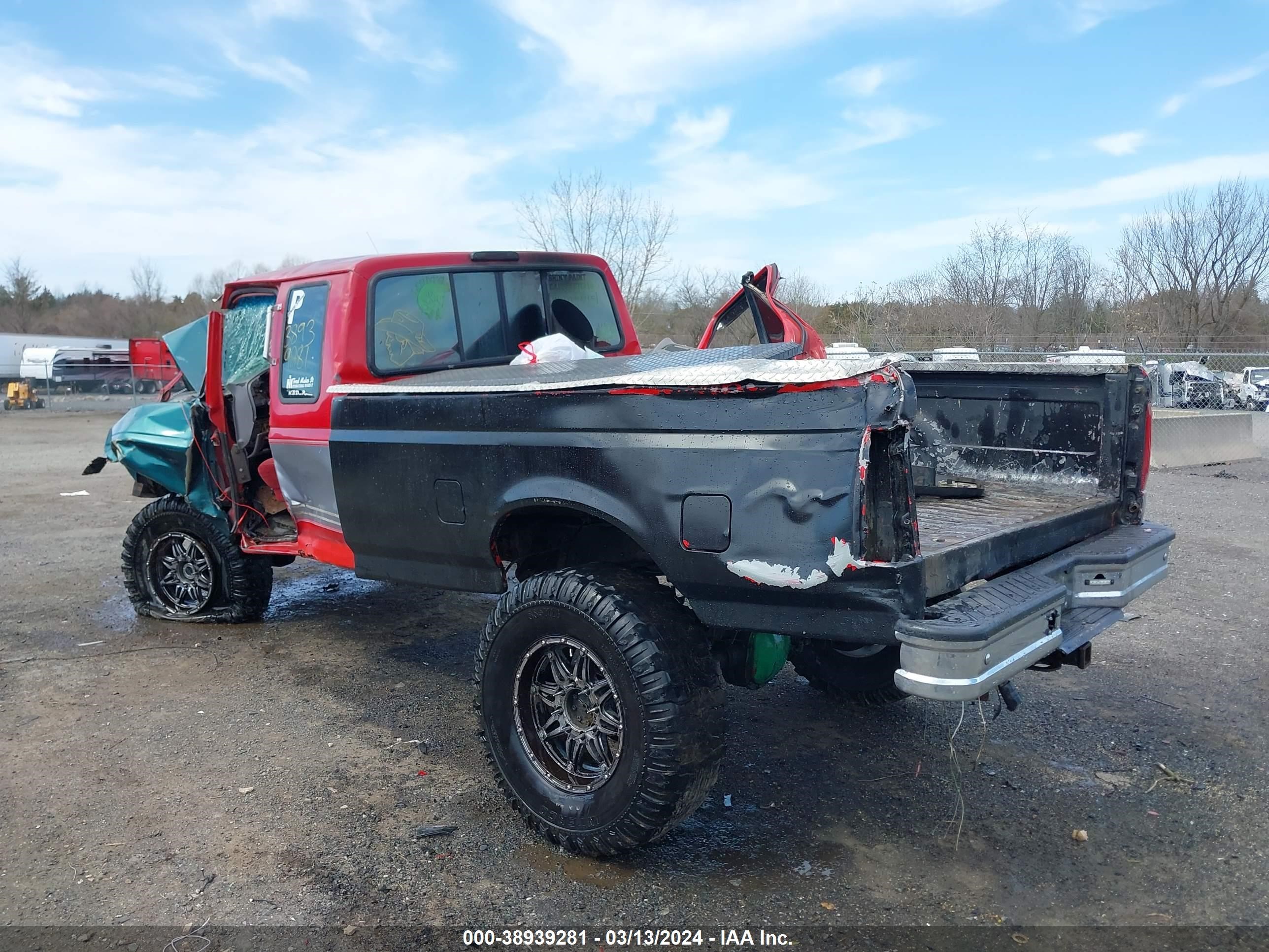 Photo 2 VIN: 1FTHX26F0SKA41337 - FORD F250 