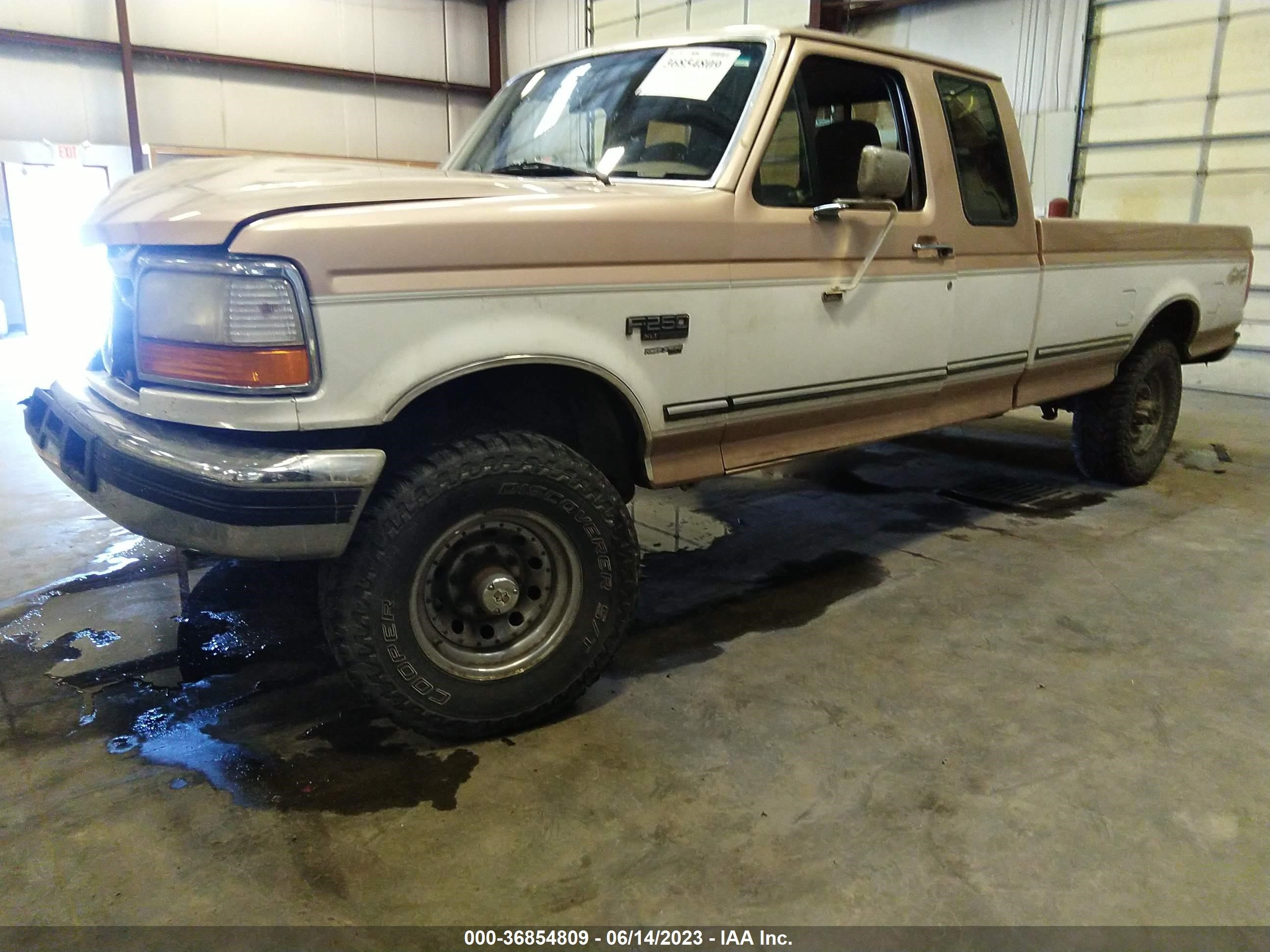 Photo 1 VIN: 1FTHX26F0TEB34732 - FORD F250 