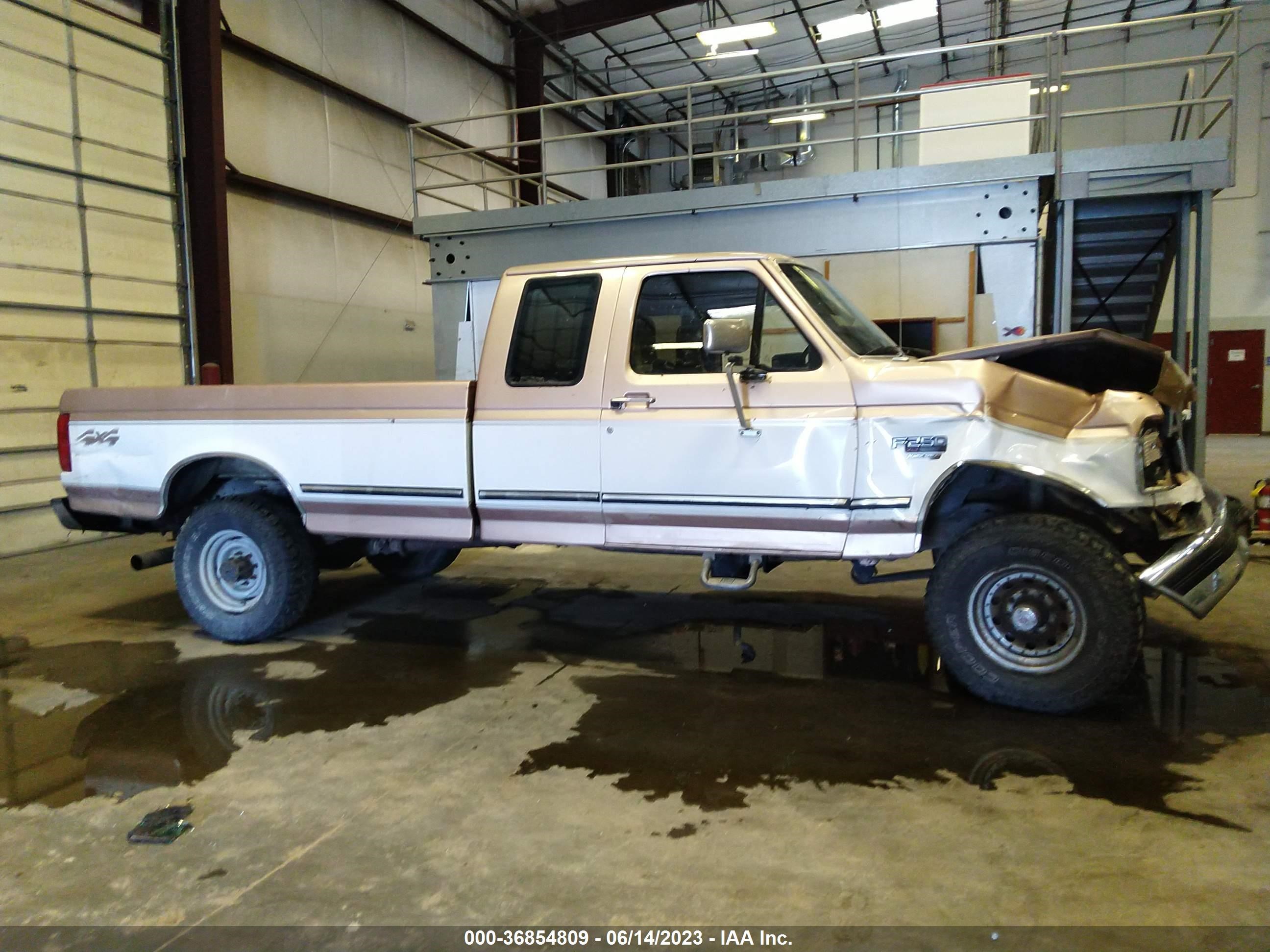 Photo 12 VIN: 1FTHX26F0TEB34732 - FORD F250 