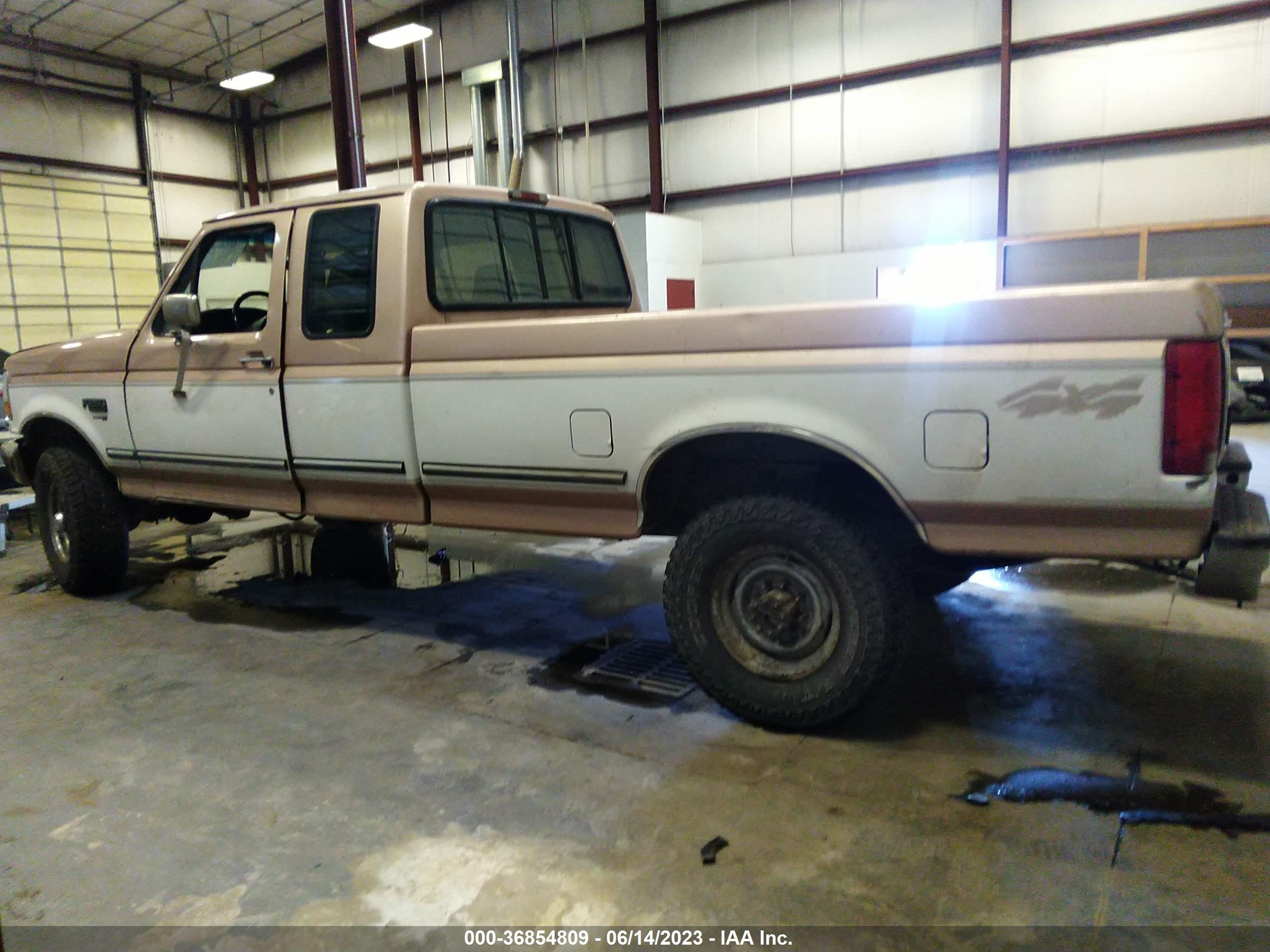 Photo 13 VIN: 1FTHX26F0TEB34732 - FORD F250 