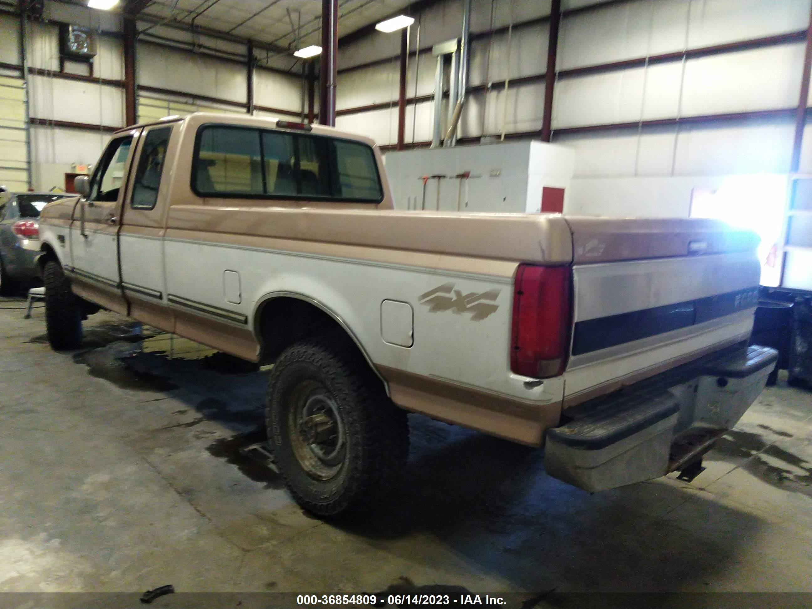 Photo 2 VIN: 1FTHX26F0TEB34732 - FORD F250 