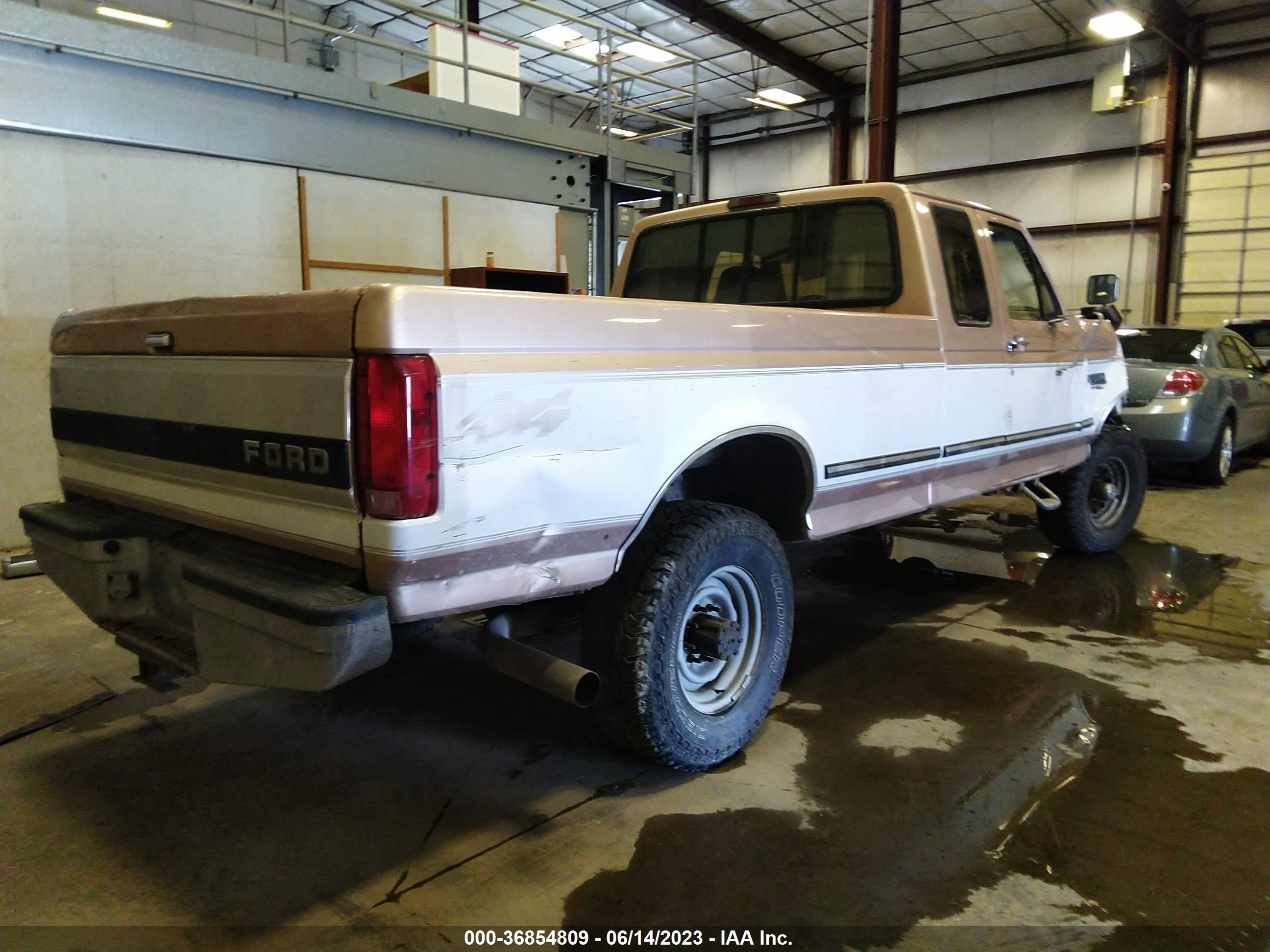 Photo 3 VIN: 1FTHX26F0TEB34732 - FORD F250 