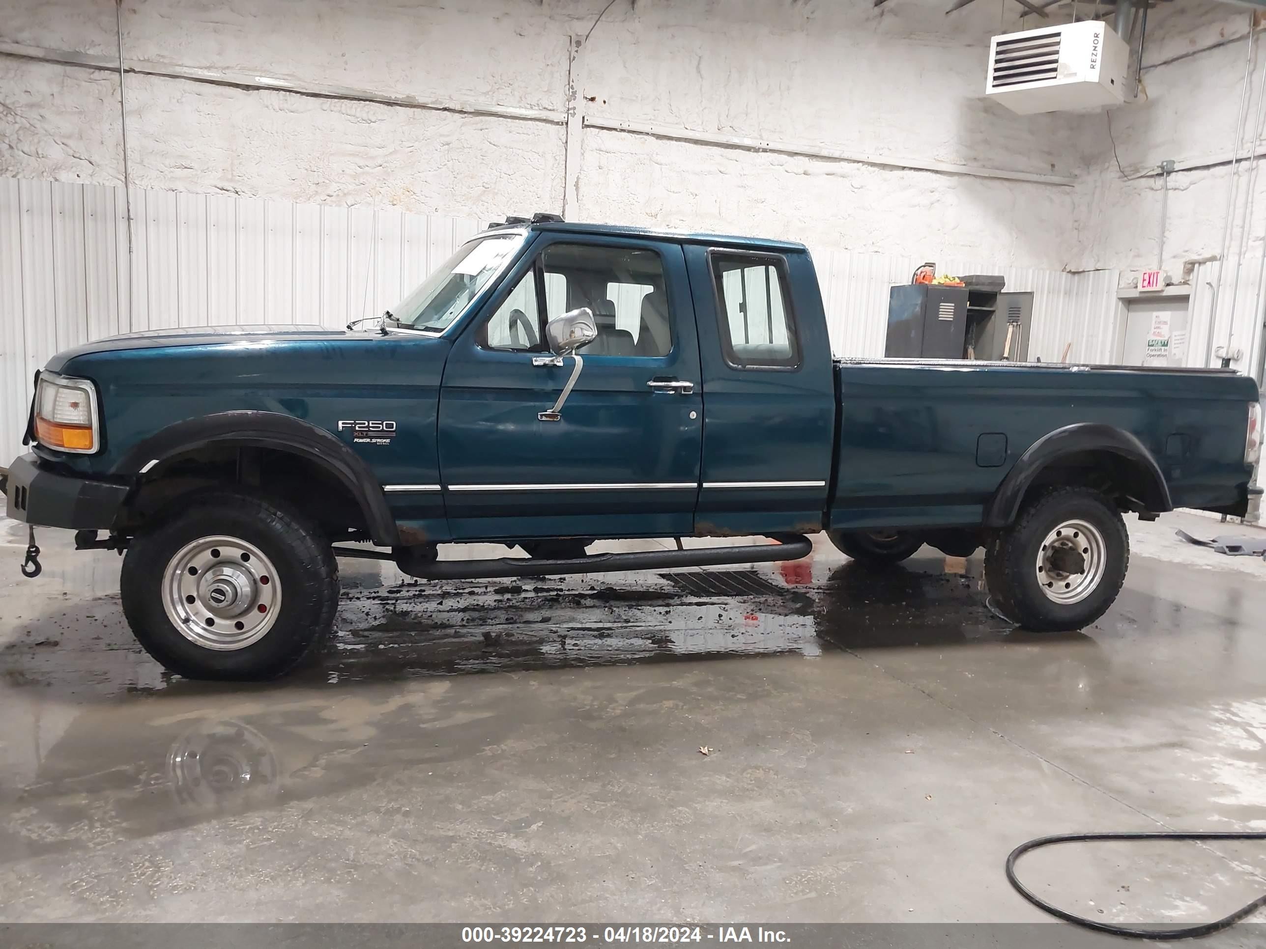 Photo 14 VIN: 1FTHX26F3TEB49631 - FORD F250 