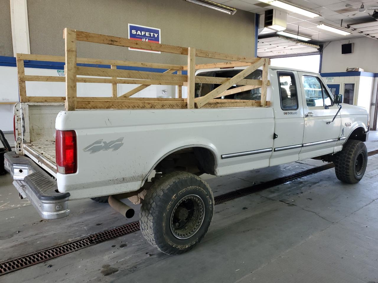 Photo 2 VIN: 1FTHX26F3TEB73590 - FORD F250 