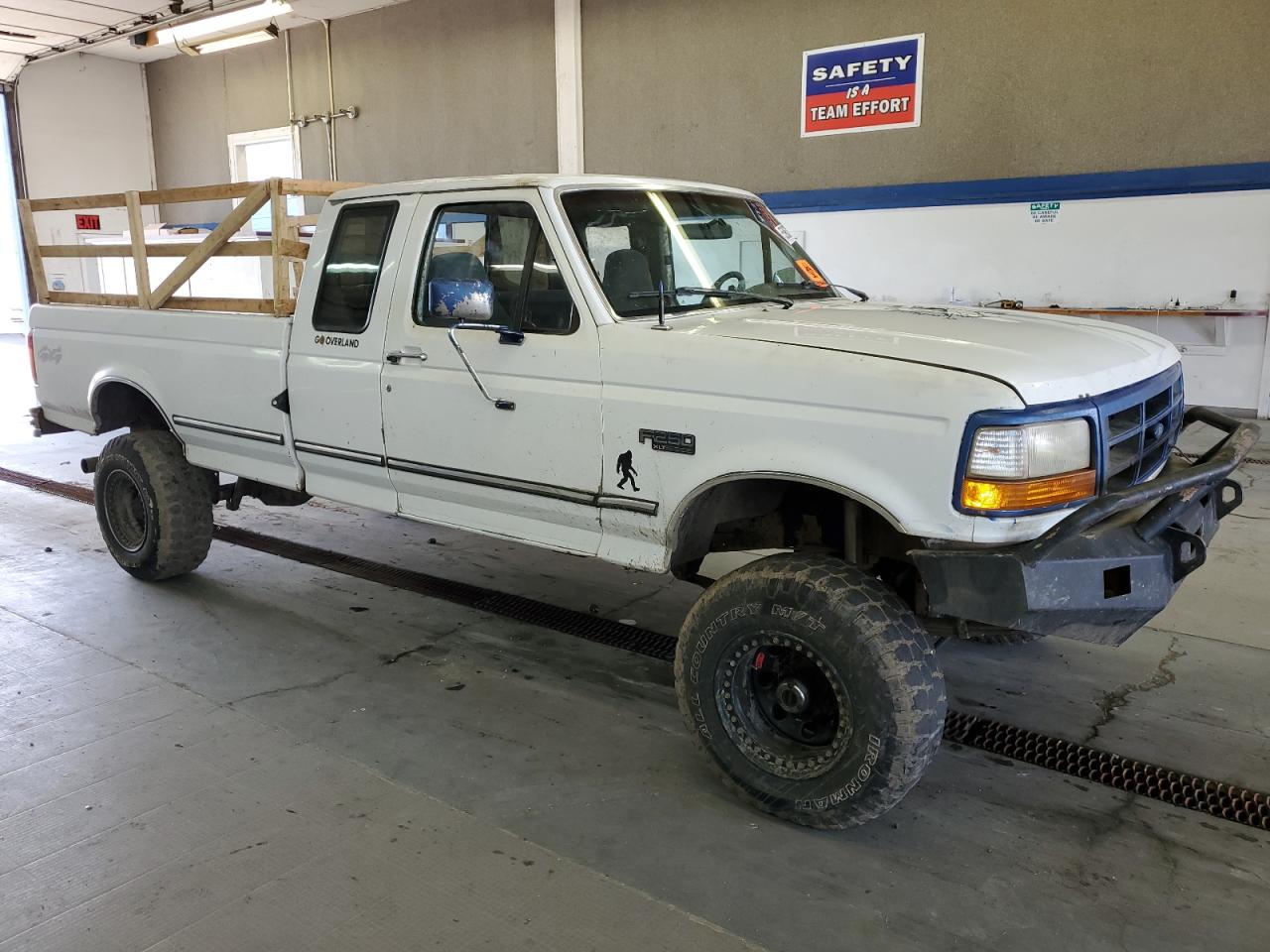 Photo 3 VIN: 1FTHX26F3TEB73590 - FORD F250 