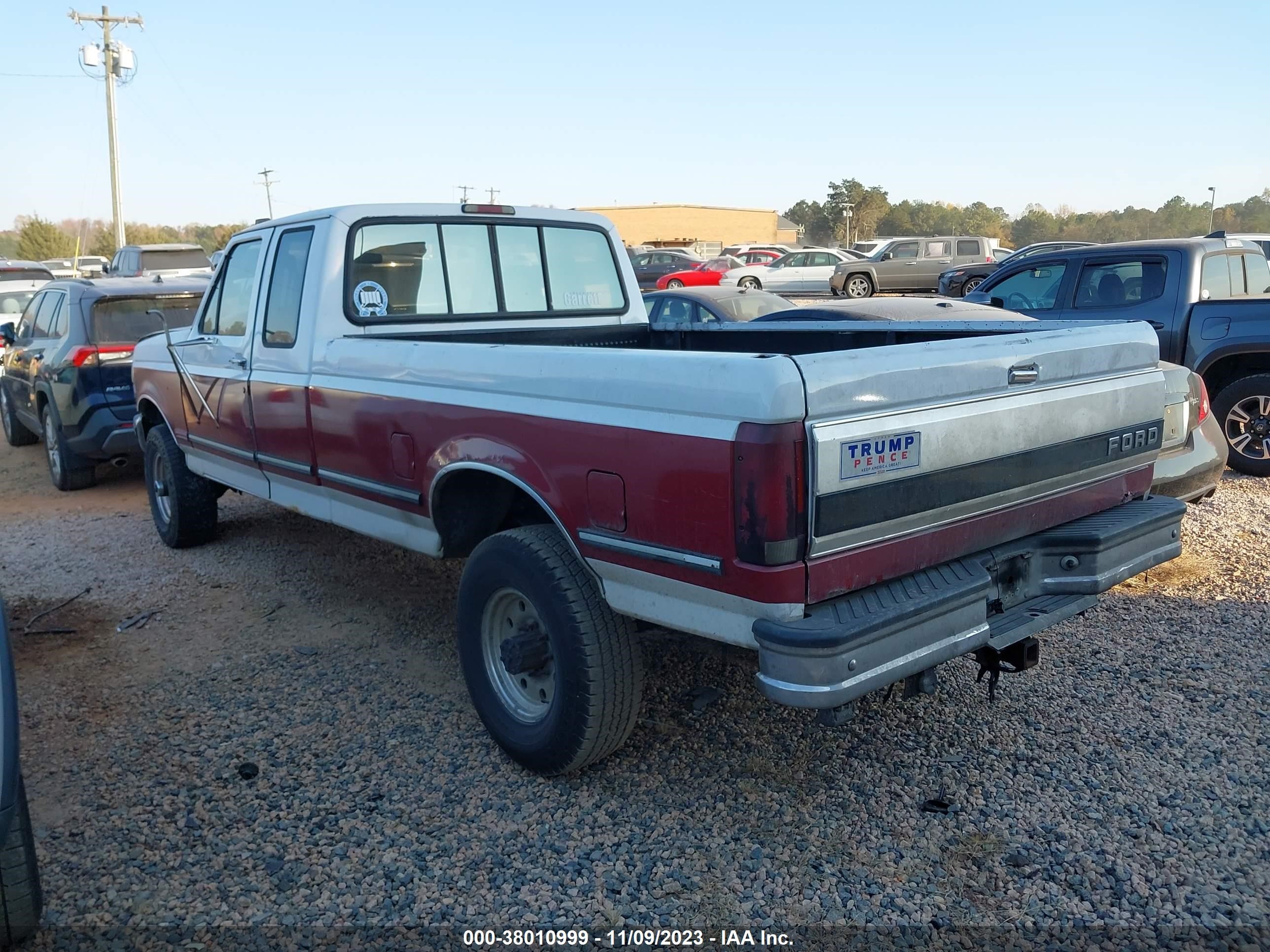 Photo 2 VIN: 1FTHX26F5SKB48836 - FORD F250 