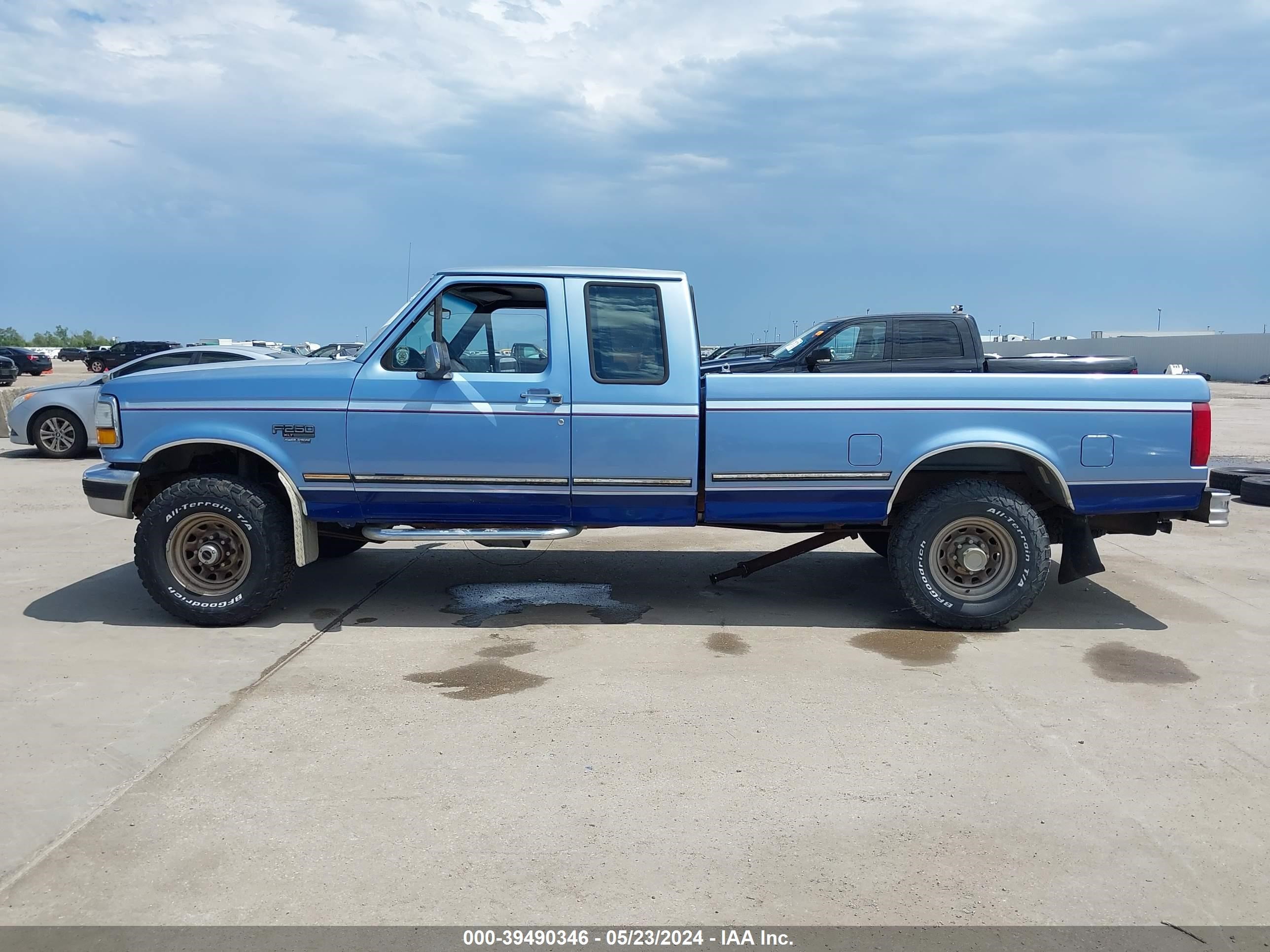 Photo 13 VIN: 1FTHX26FXTEA08135 - FORD F250 