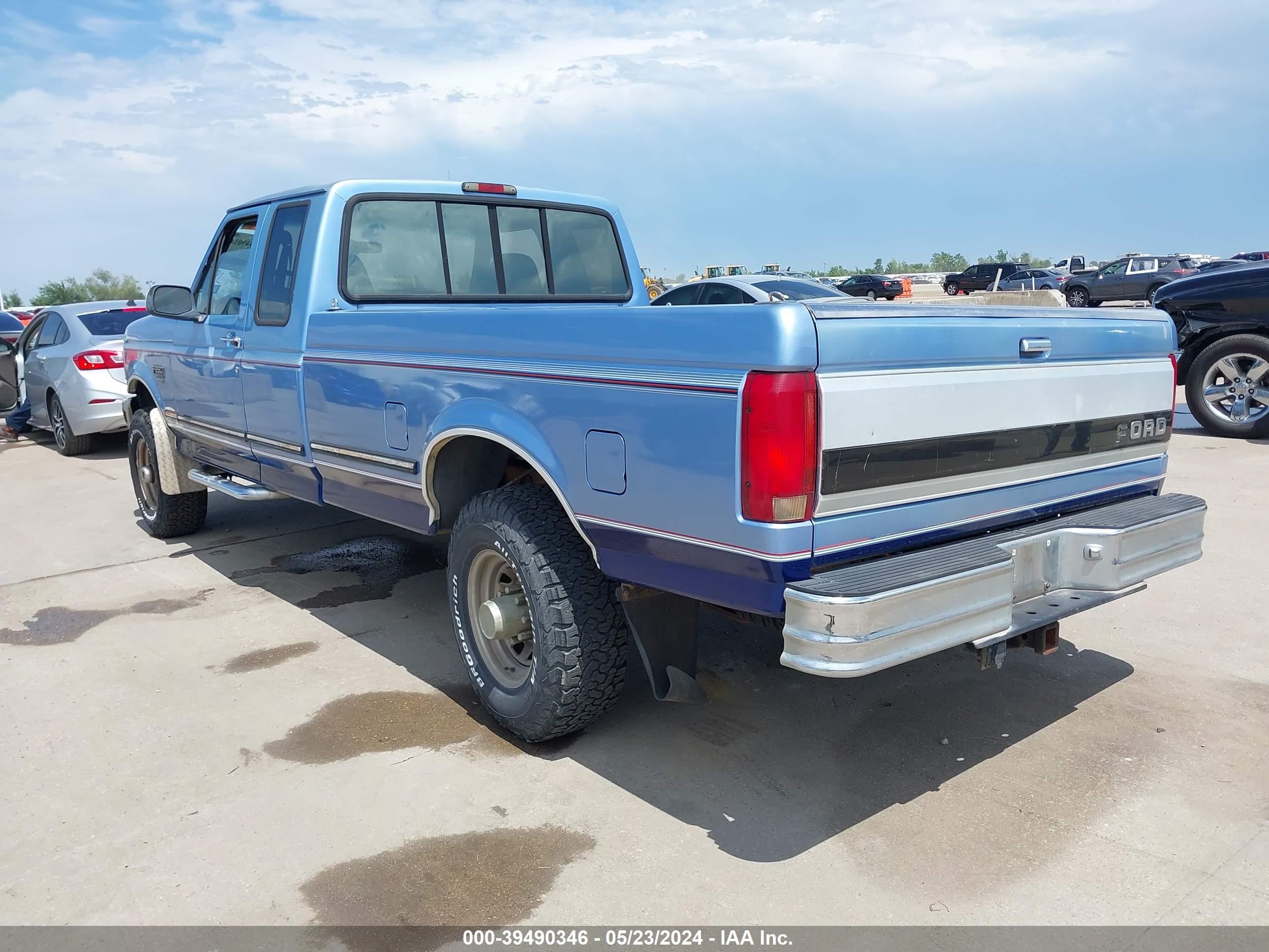 Photo 2 VIN: 1FTHX26FXTEA08135 - FORD F250 