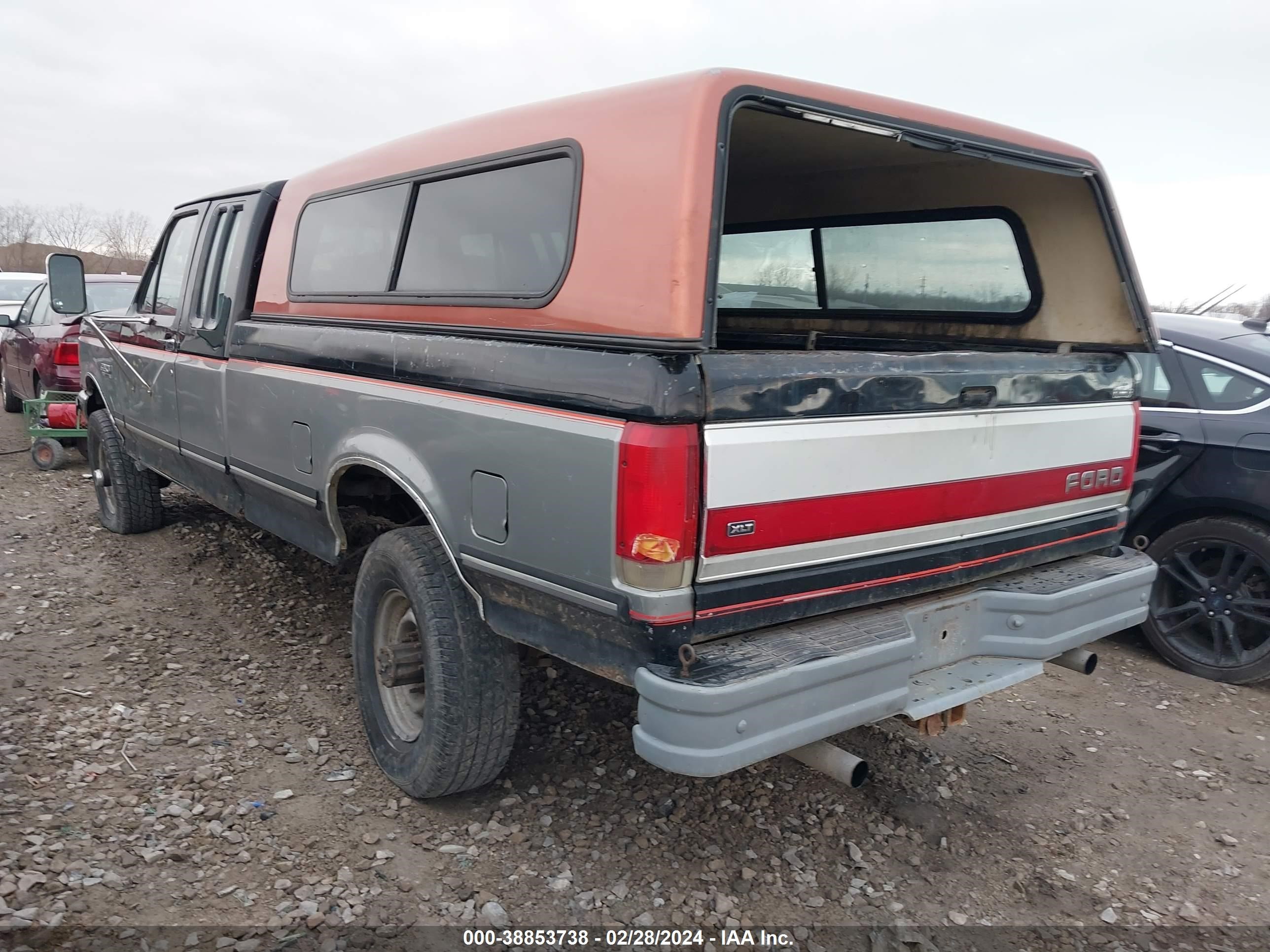 Photo 2 VIN: 1FTHX26G2KKB35728 - FORD F250 