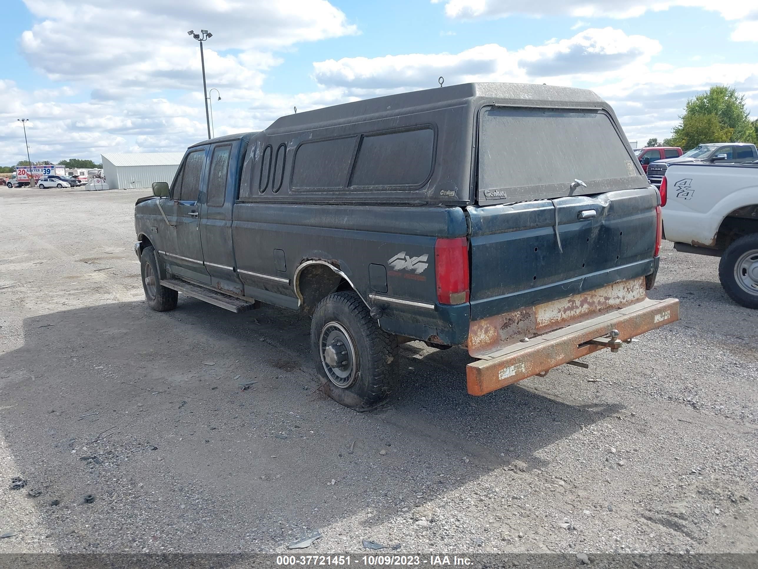 Photo 2 VIN: 1FTHX26H7RKB16417 - FORD F250 