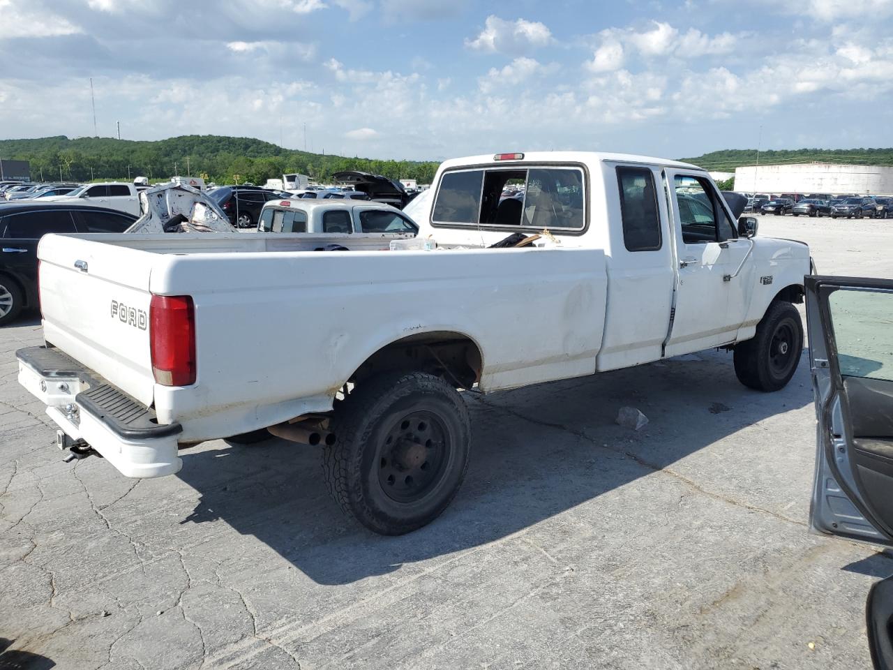 Photo 2 VIN: 1FTHX26H8VEB83715 - FORD F250 