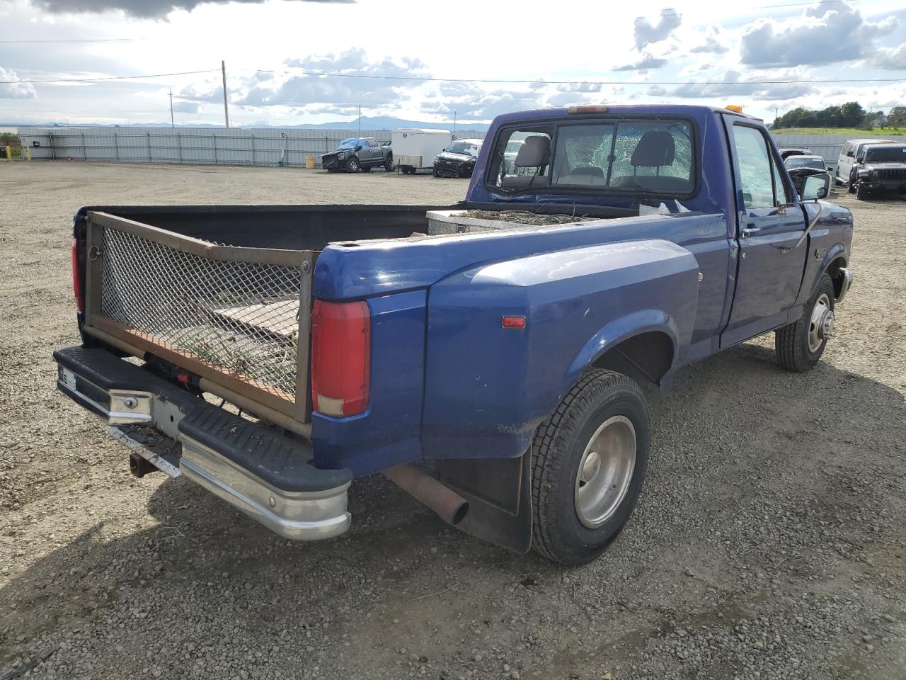 Photo 2 VIN: 1FTJF35F7VEA04381 - FORD F350 