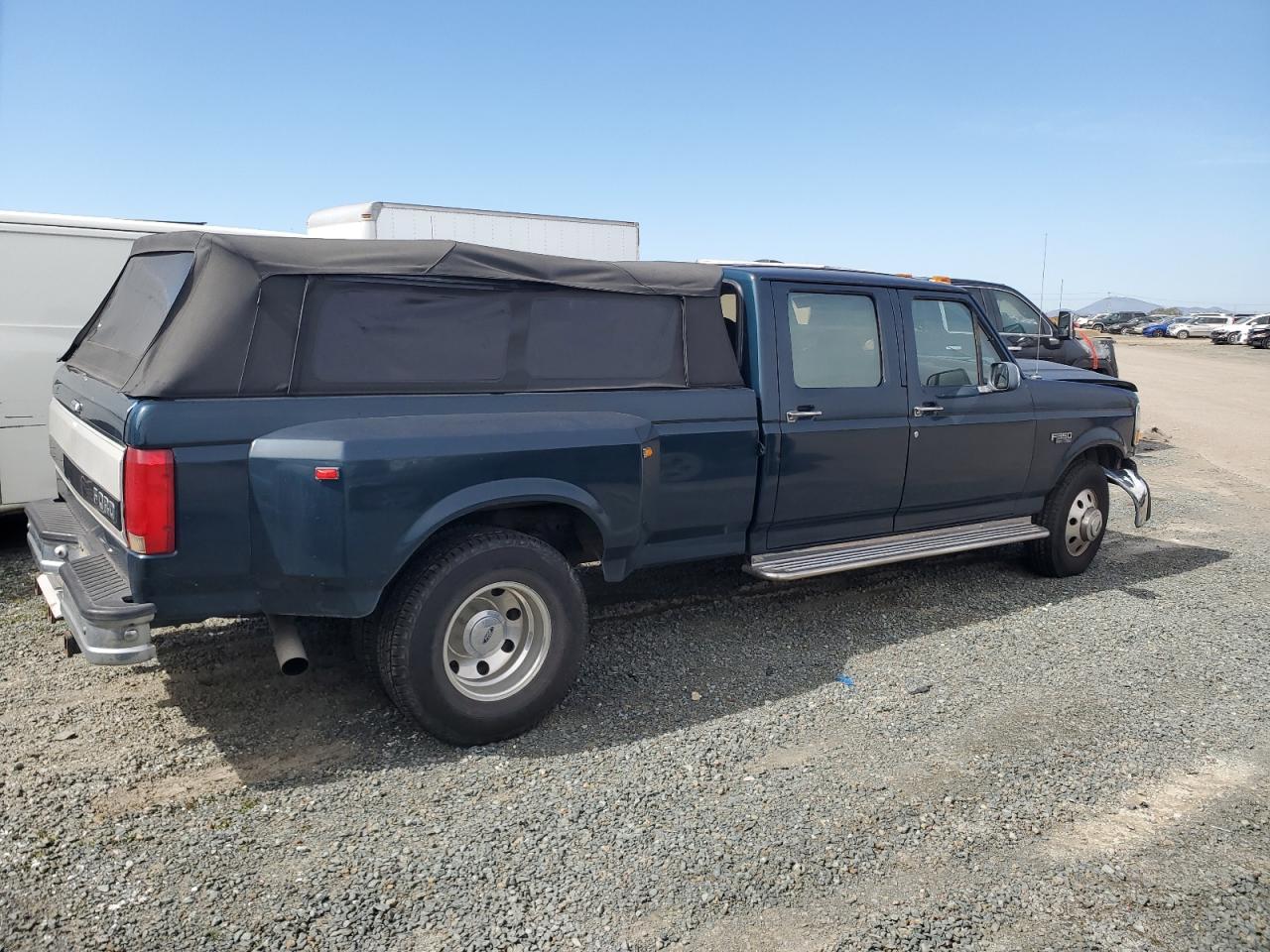 Photo 2 VIN: 1FTJW35F2SEA61812 - FORD F350 