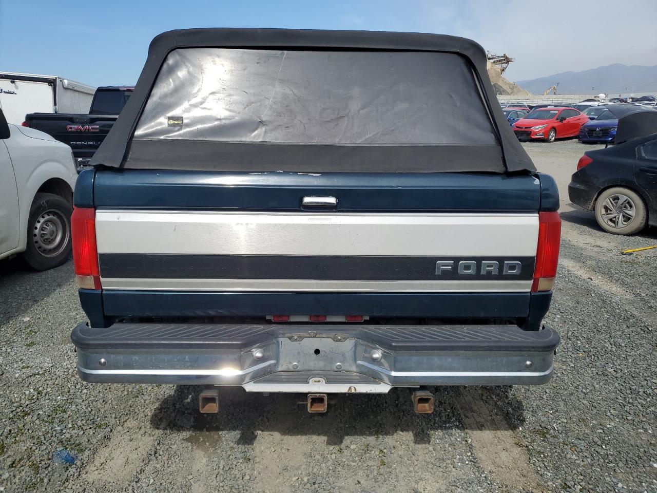 Photo 9 VIN: 1FTJW35F2SEA61812 - FORD F350 