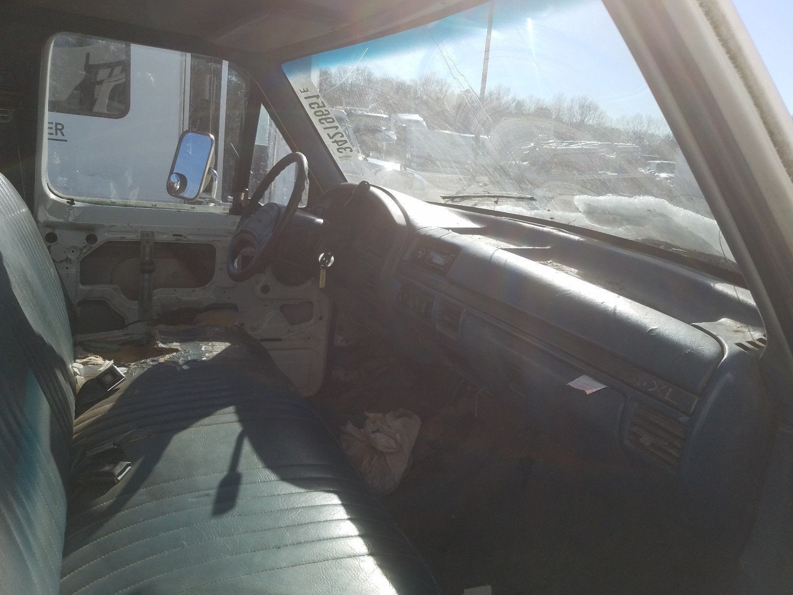 Photo 4 VIN: 1FTJW35F8SEA51222 - FORD F350 