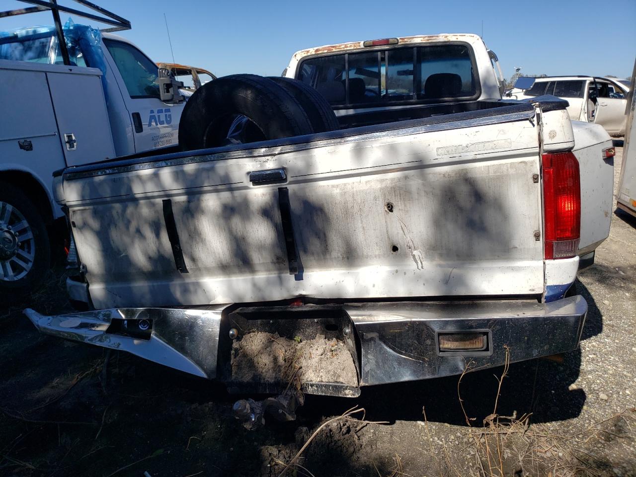 Photo 5 VIN: 1FTJW35G0REA20758 - FORD F350 