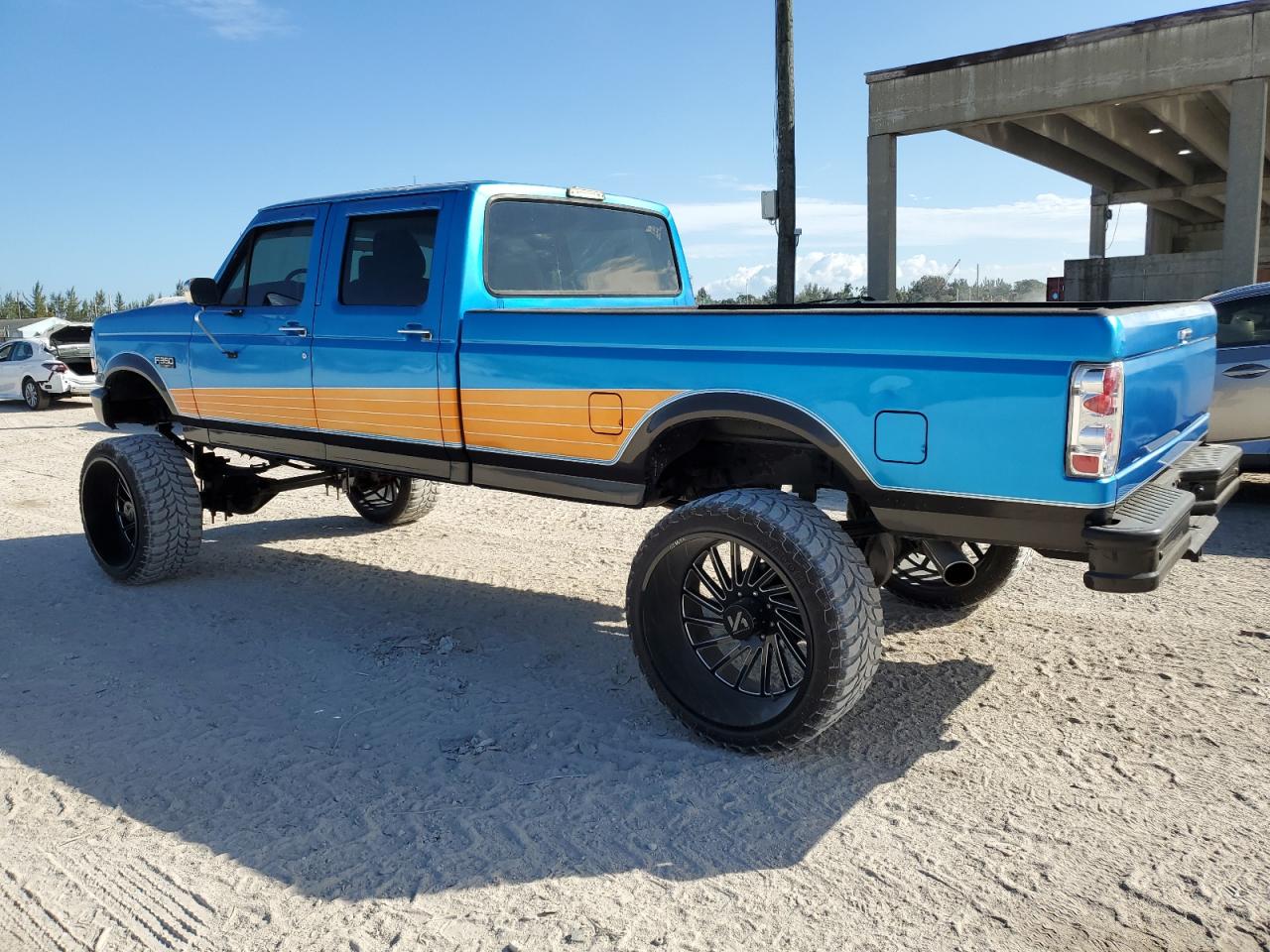 Photo 1 VIN: 1FTJW35H2VEA66305 - FORD F350 