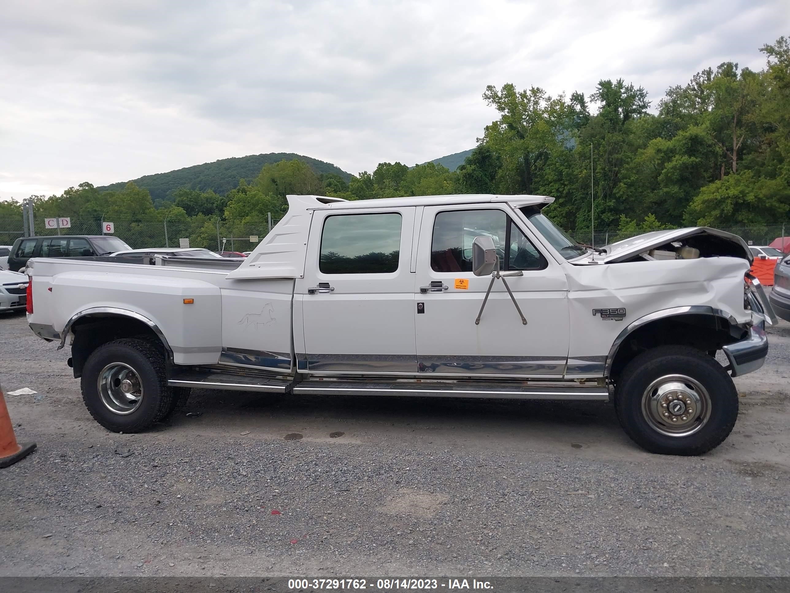 Photo 12 VIN: 1FTJW36F2TEB29607 - FORD F350 